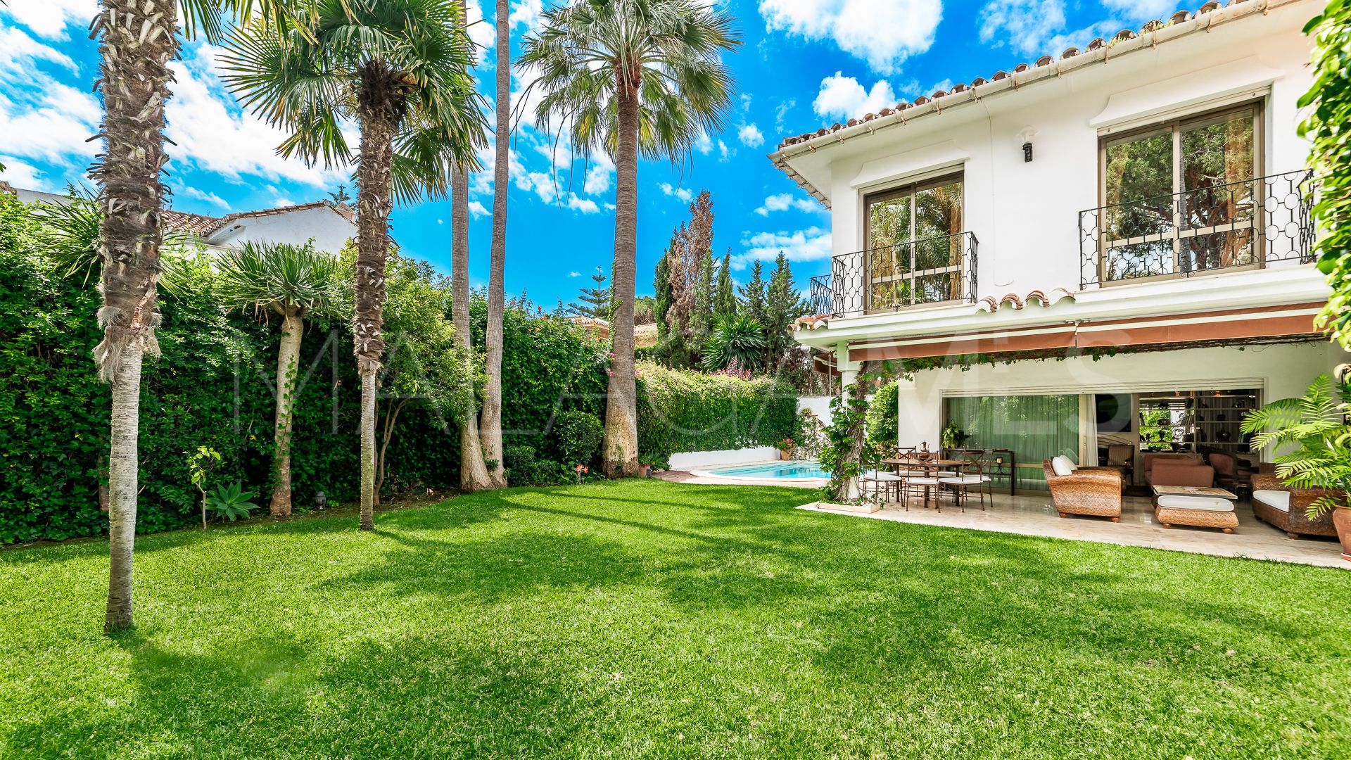 Villa for sale in Los Monteros