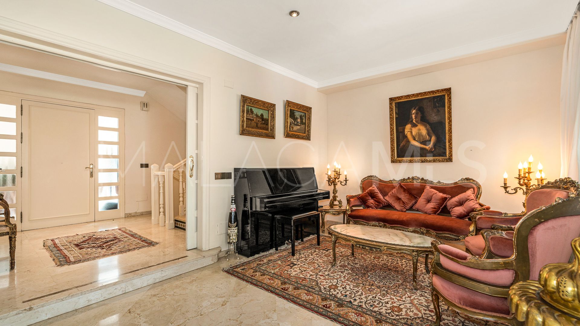 Villa for sale in Los Monteros