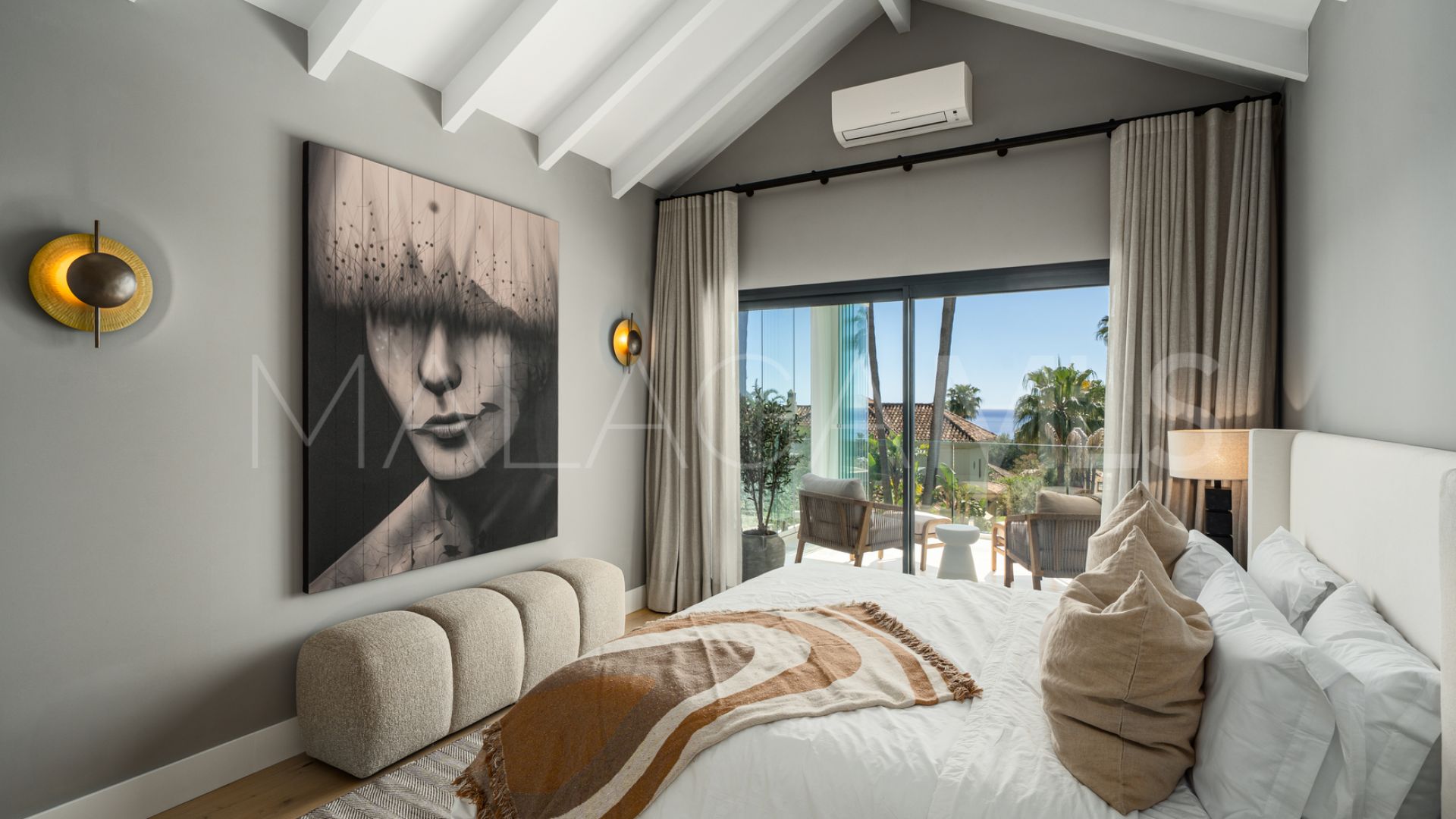 Villa for sale in Altos Reales