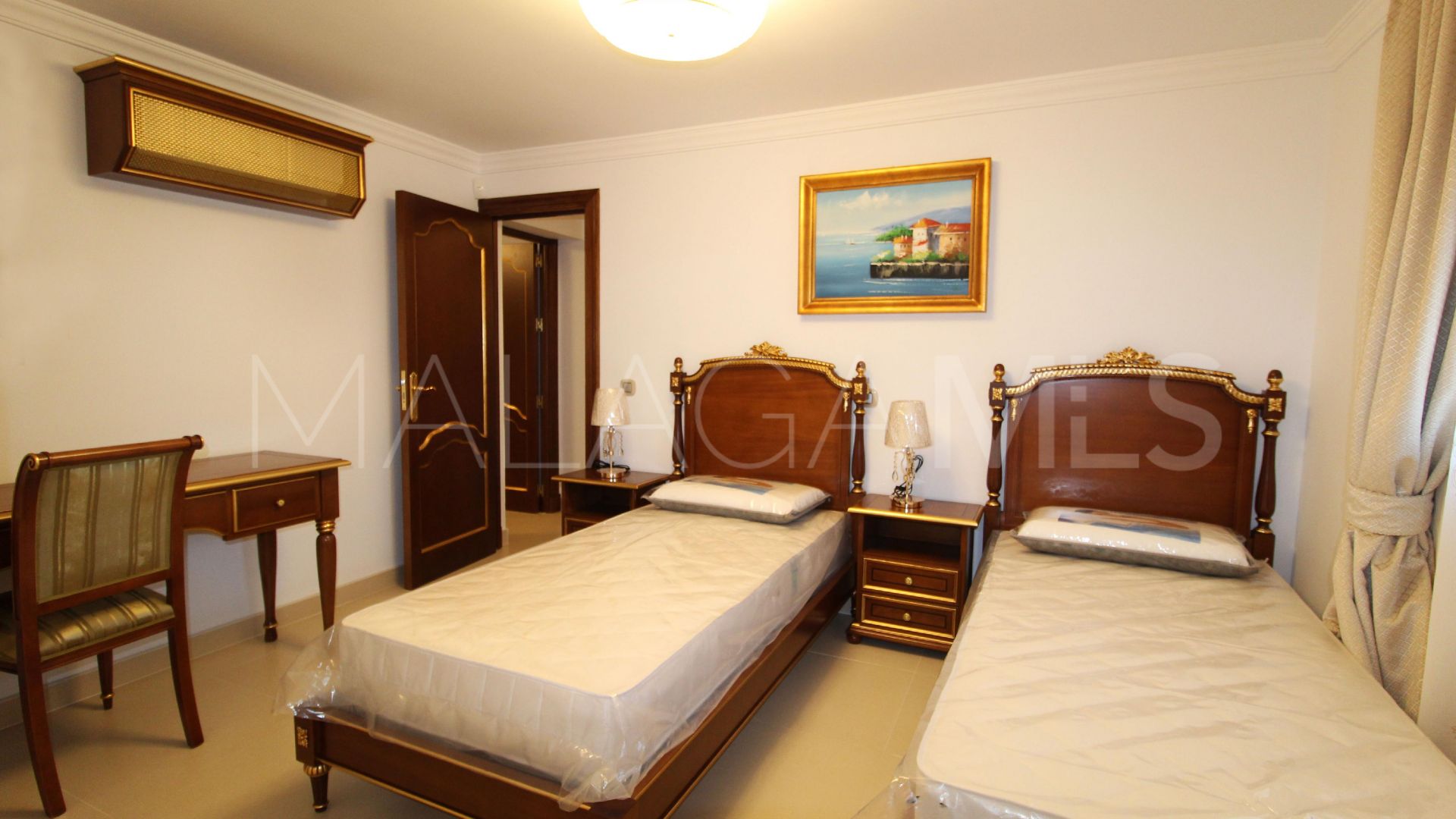 For sale villa in Guadalmina Baja with 8 bedrooms