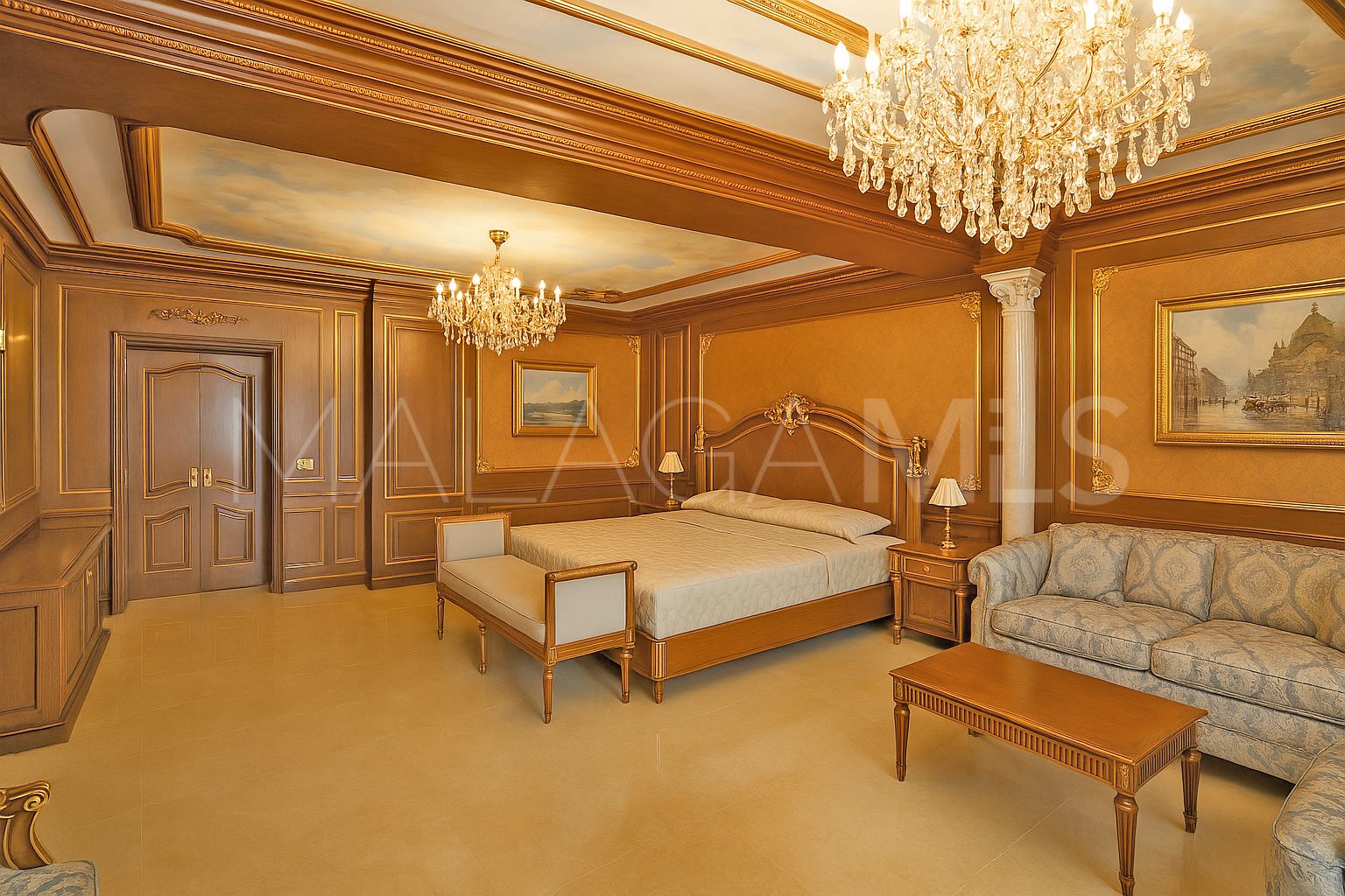 For sale villa in Guadalmina Baja with 8 bedrooms