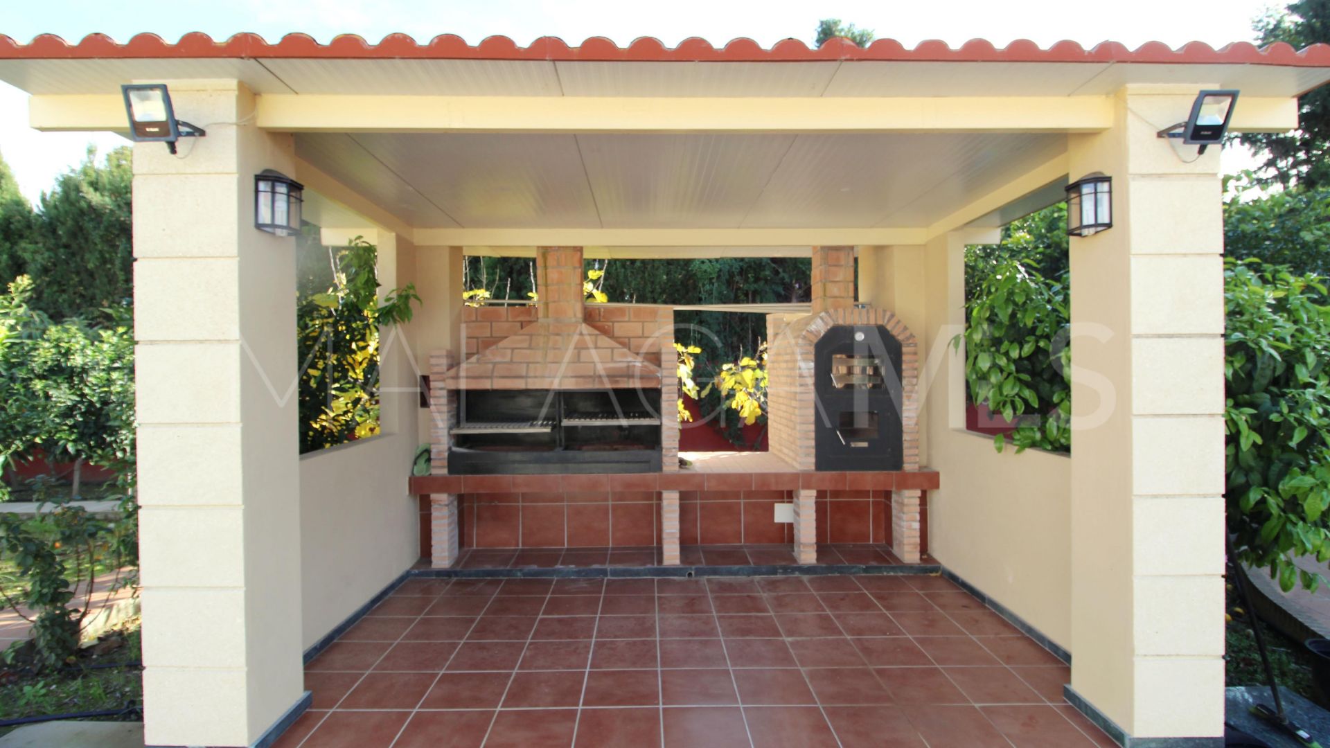 For sale villa in Guadalmina Baja with 8 bedrooms