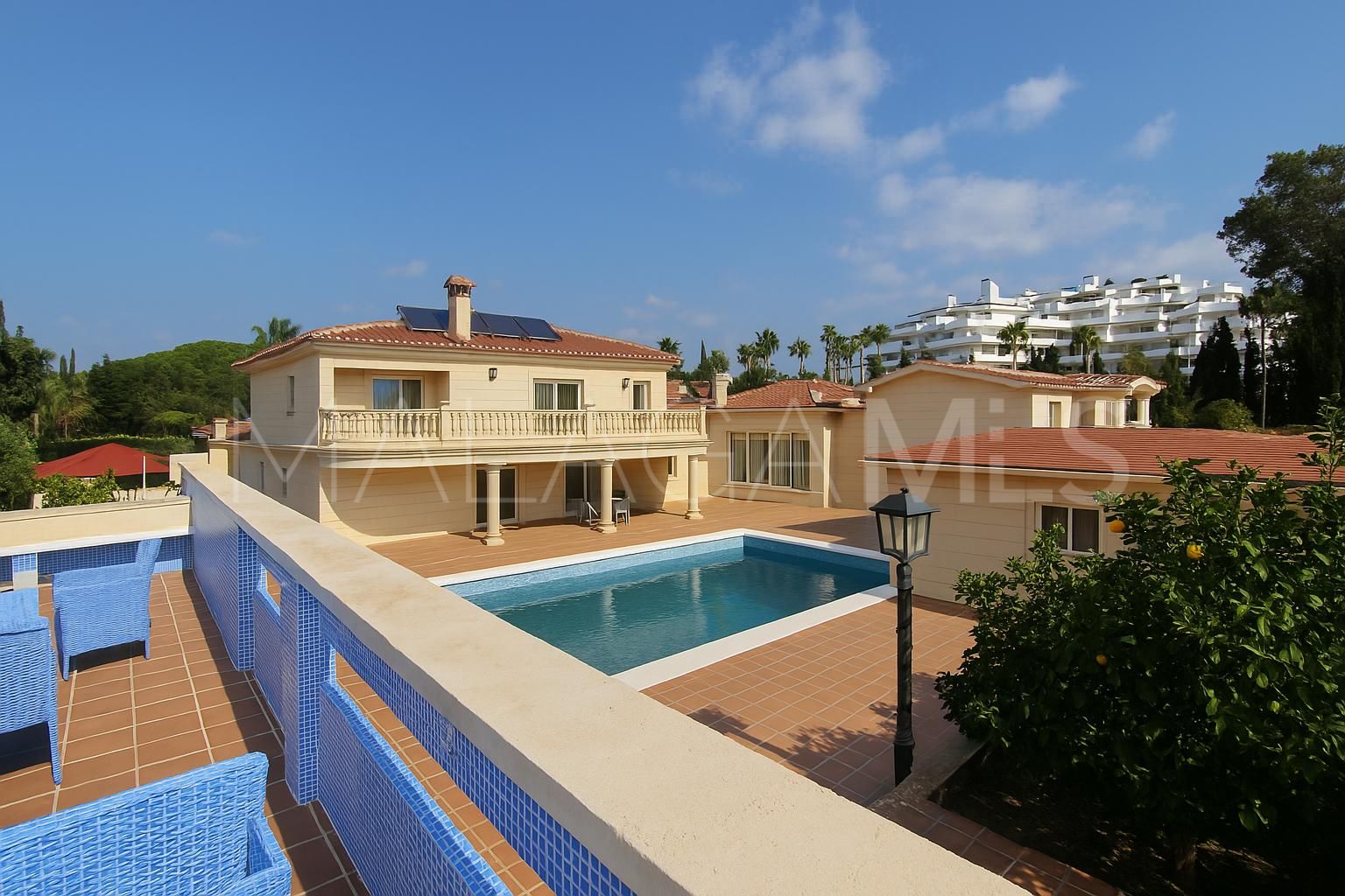 For sale villa in Guadalmina Baja with 8 bedrooms