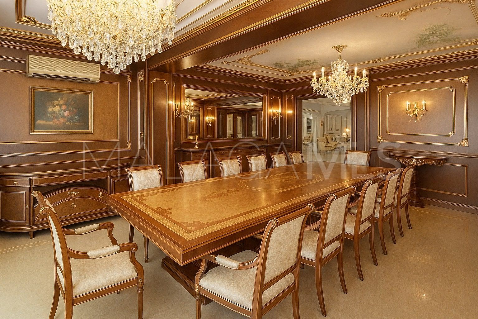 For sale villa in Guadalmina Baja with 8 bedrooms
