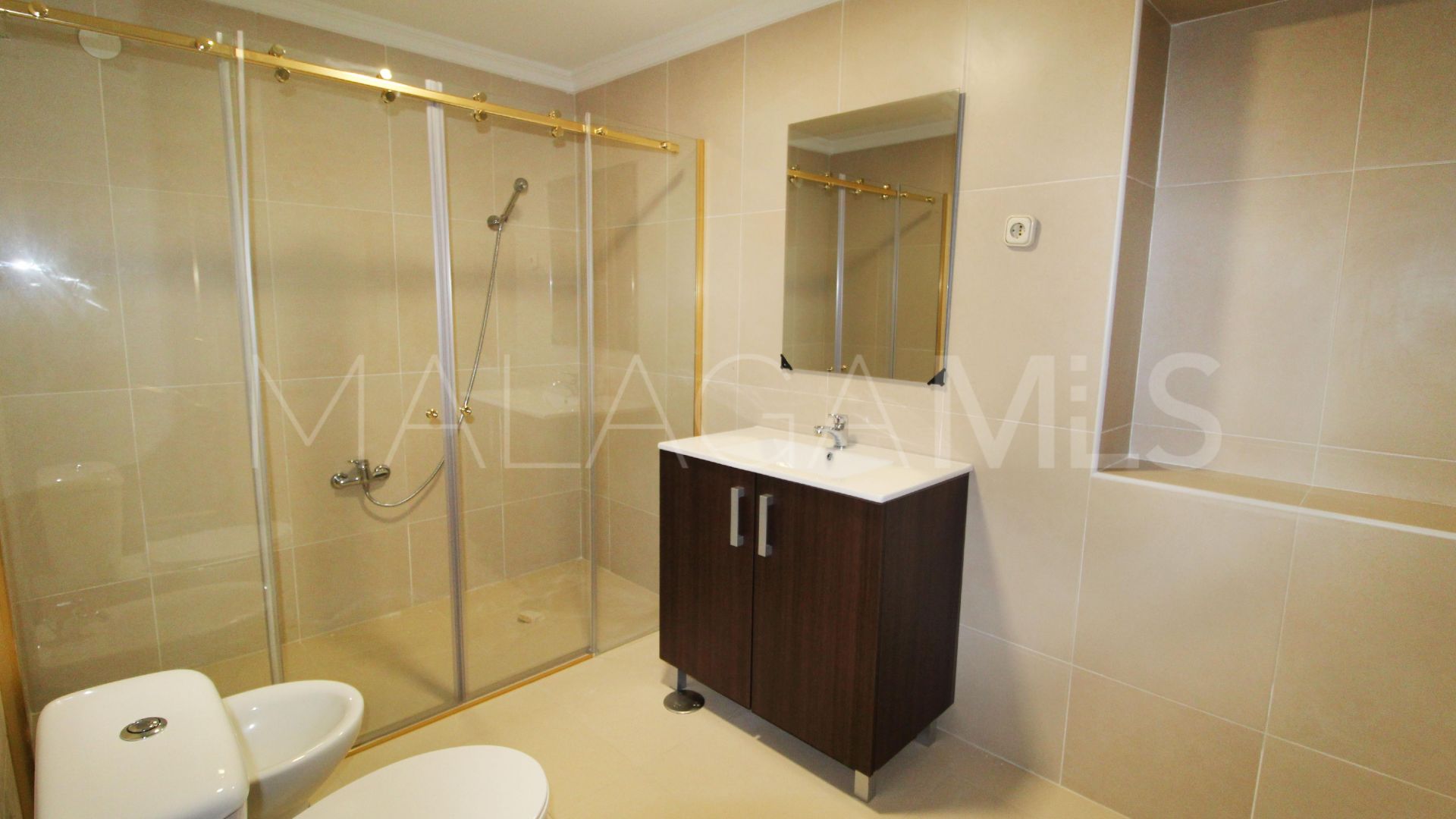 For sale villa in Guadalmina Baja with 8 bedrooms