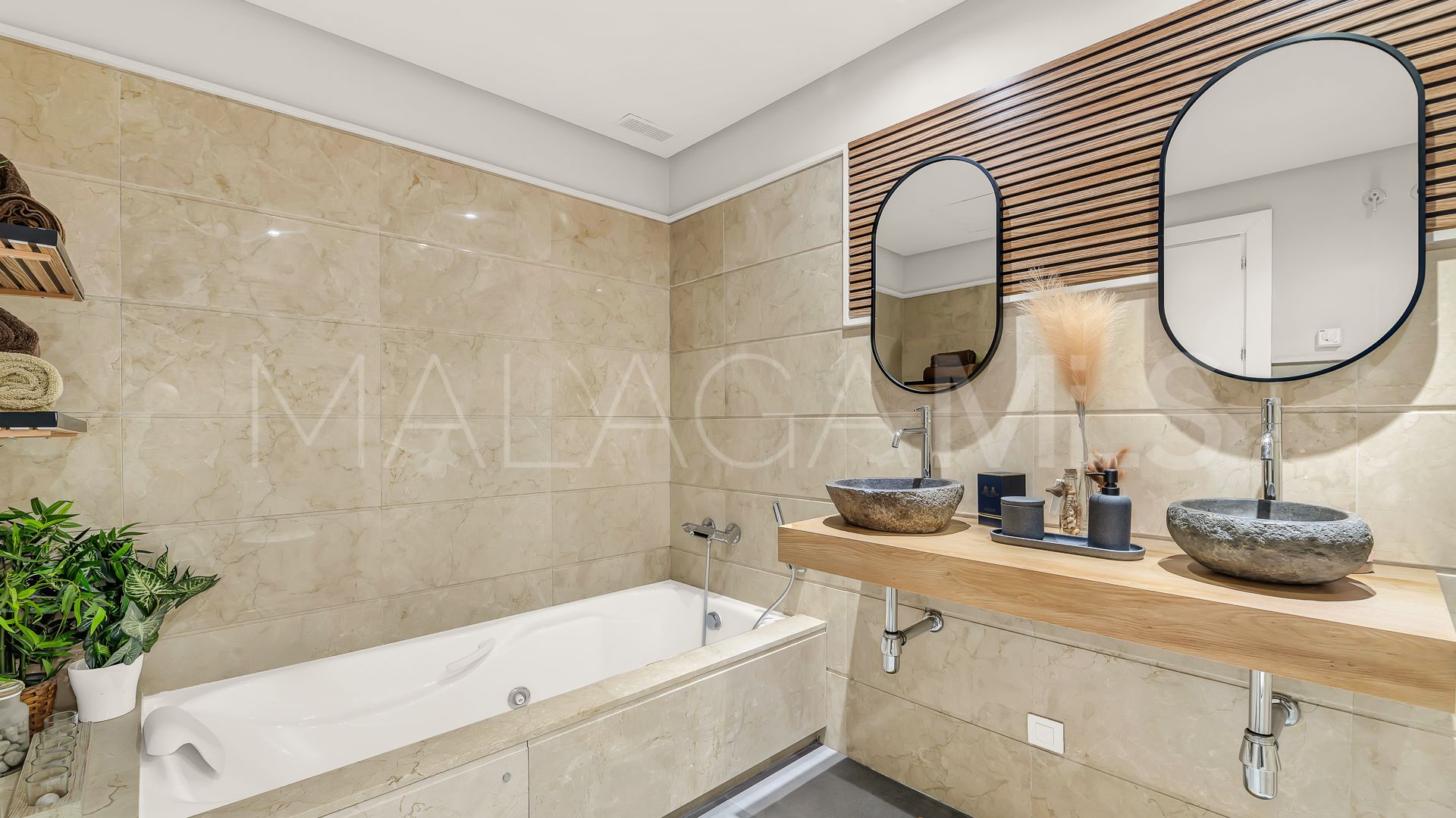 Parhus for sale in Benahavis Centro