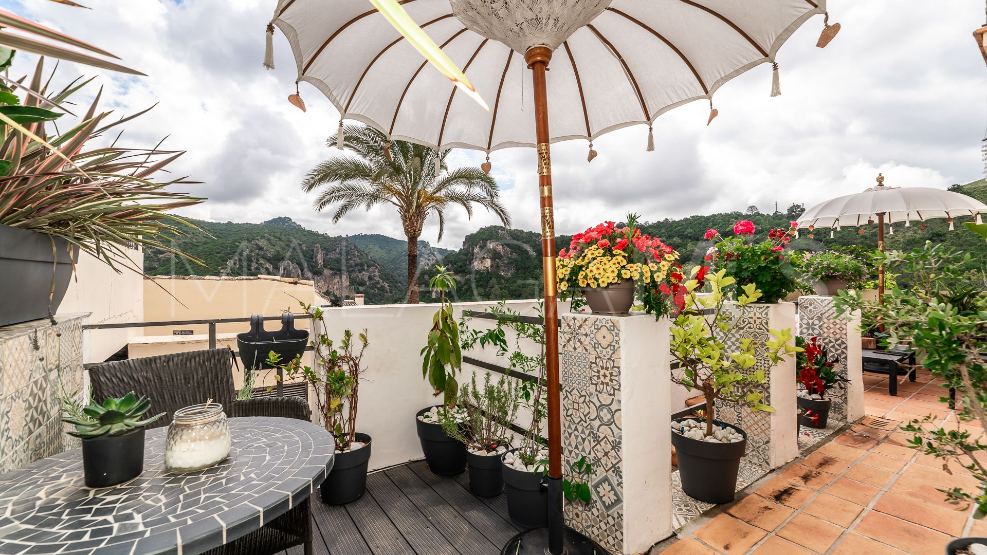 Parhus for sale in Benahavis Centro