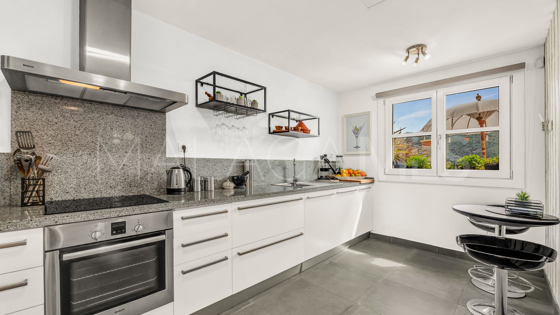 Parhus for sale in Benahavis Centro