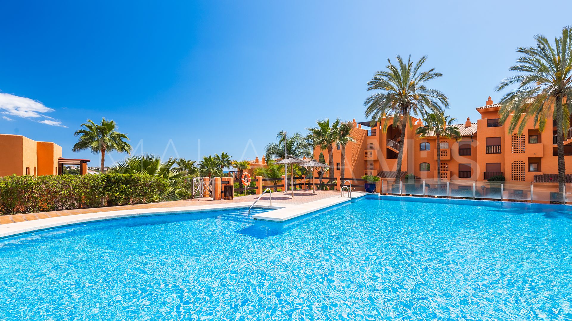 For sale La Alqueria 3 bedrooms ground floor apartment