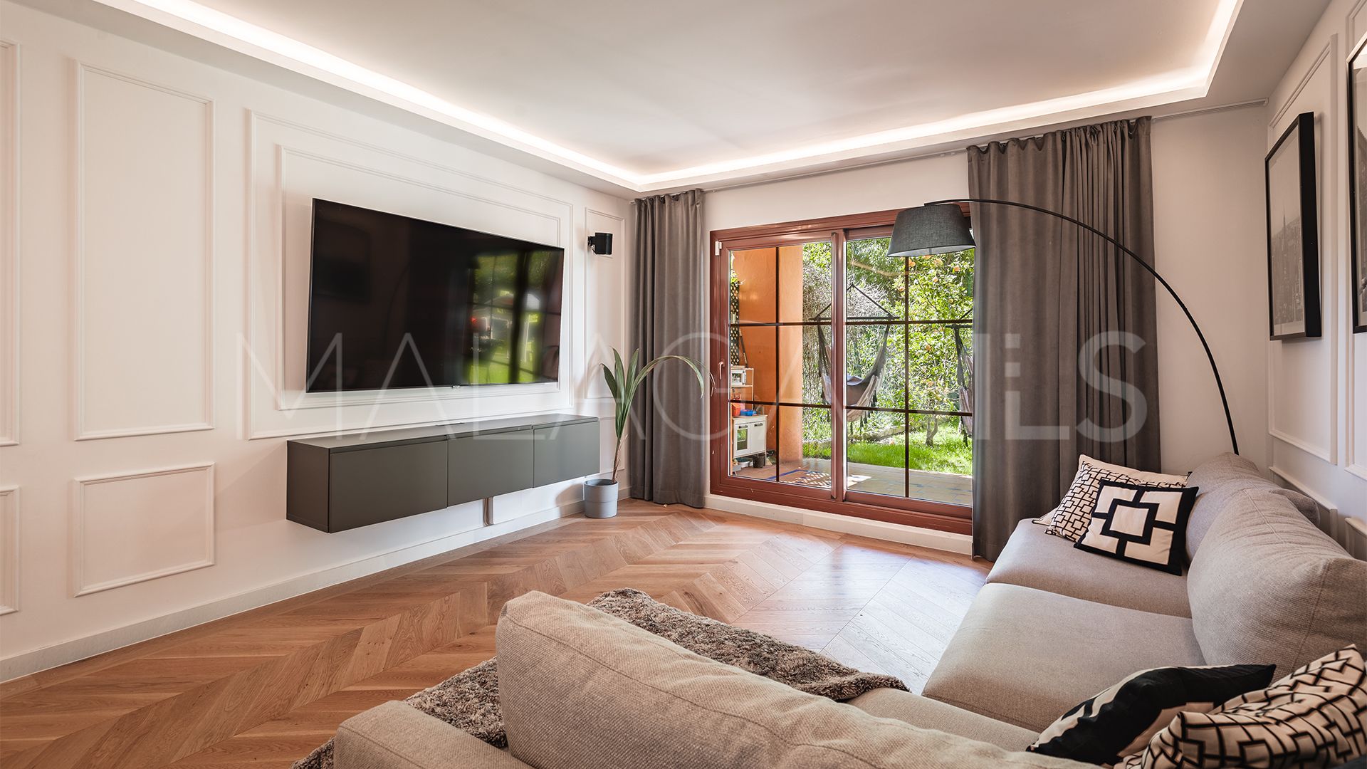 For sale La Alqueria 3 bedrooms ground floor apartment