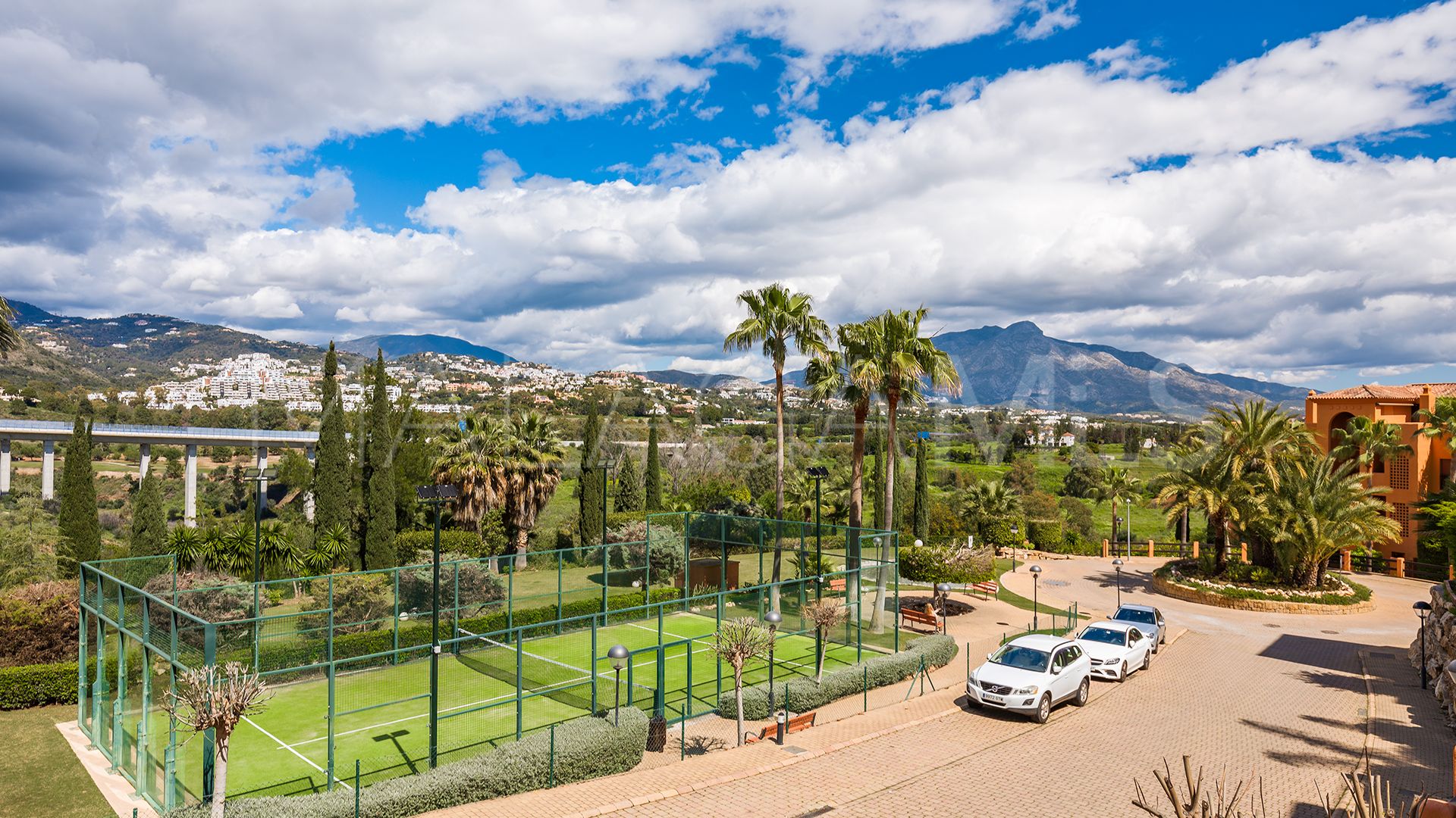 For sale La Alqueria 3 bedrooms ground floor apartment