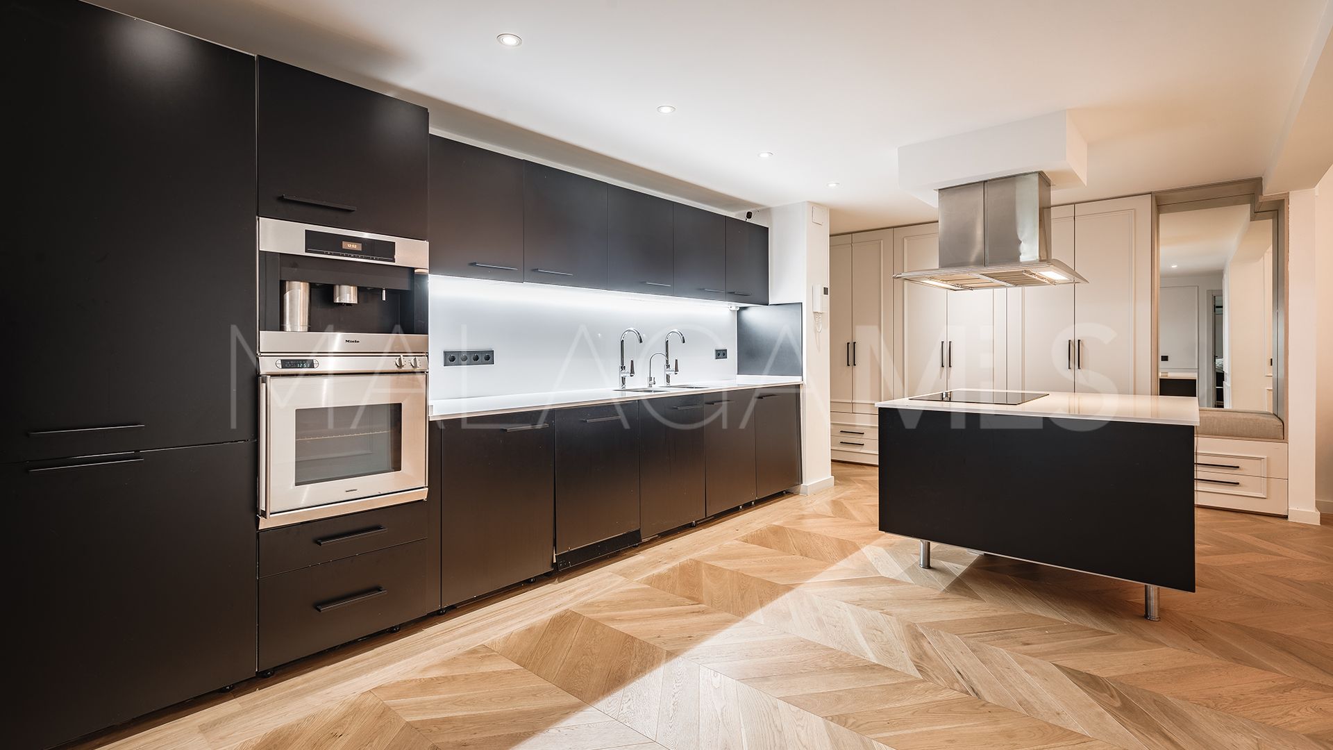 For sale La Alqueria 3 bedrooms ground floor apartment