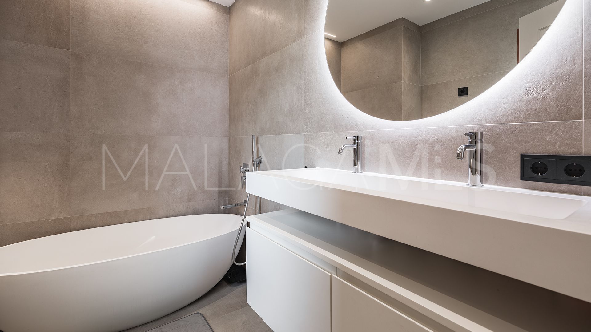 For sale La Alqueria 3 bedrooms ground floor apartment
