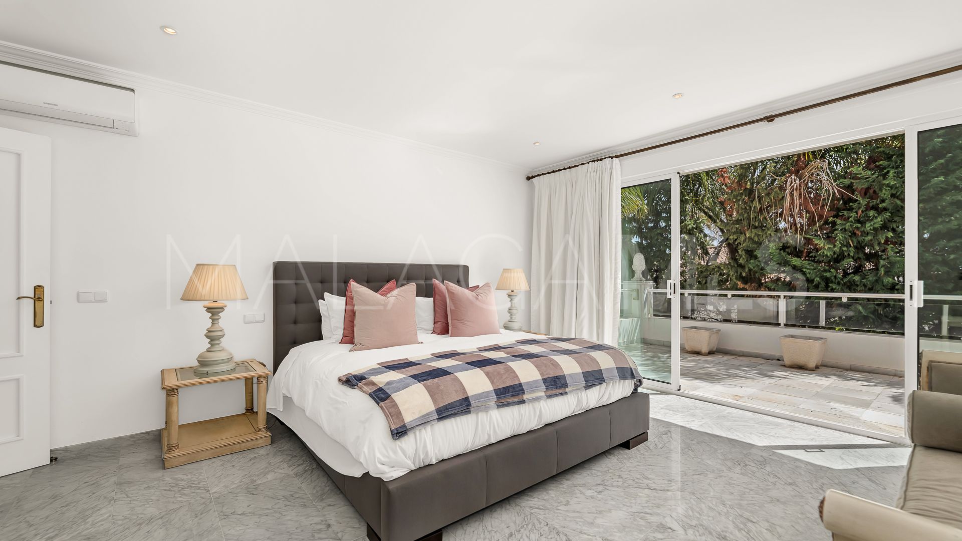 Villa de 5 bedrooms a la venta in Los Monteros