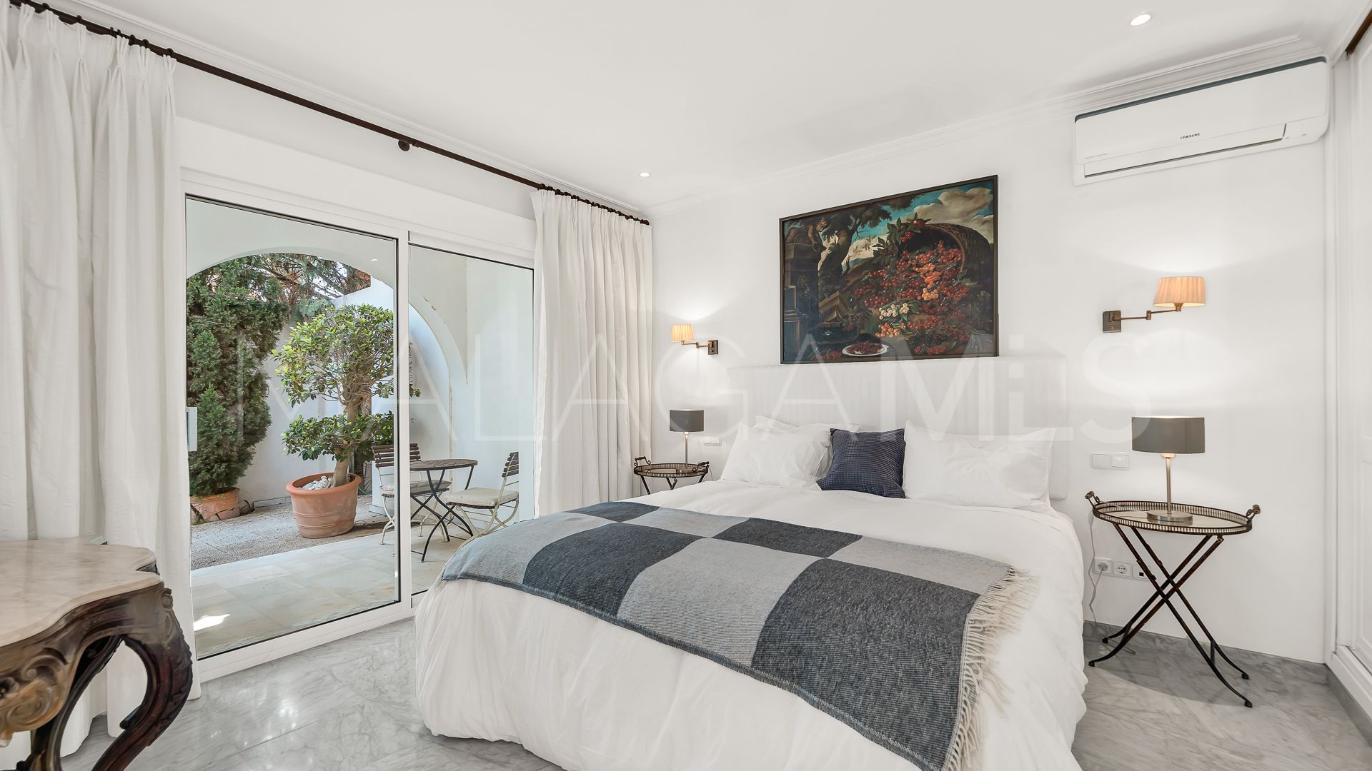 Villa de 5 bedrooms a la venta in Los Monteros