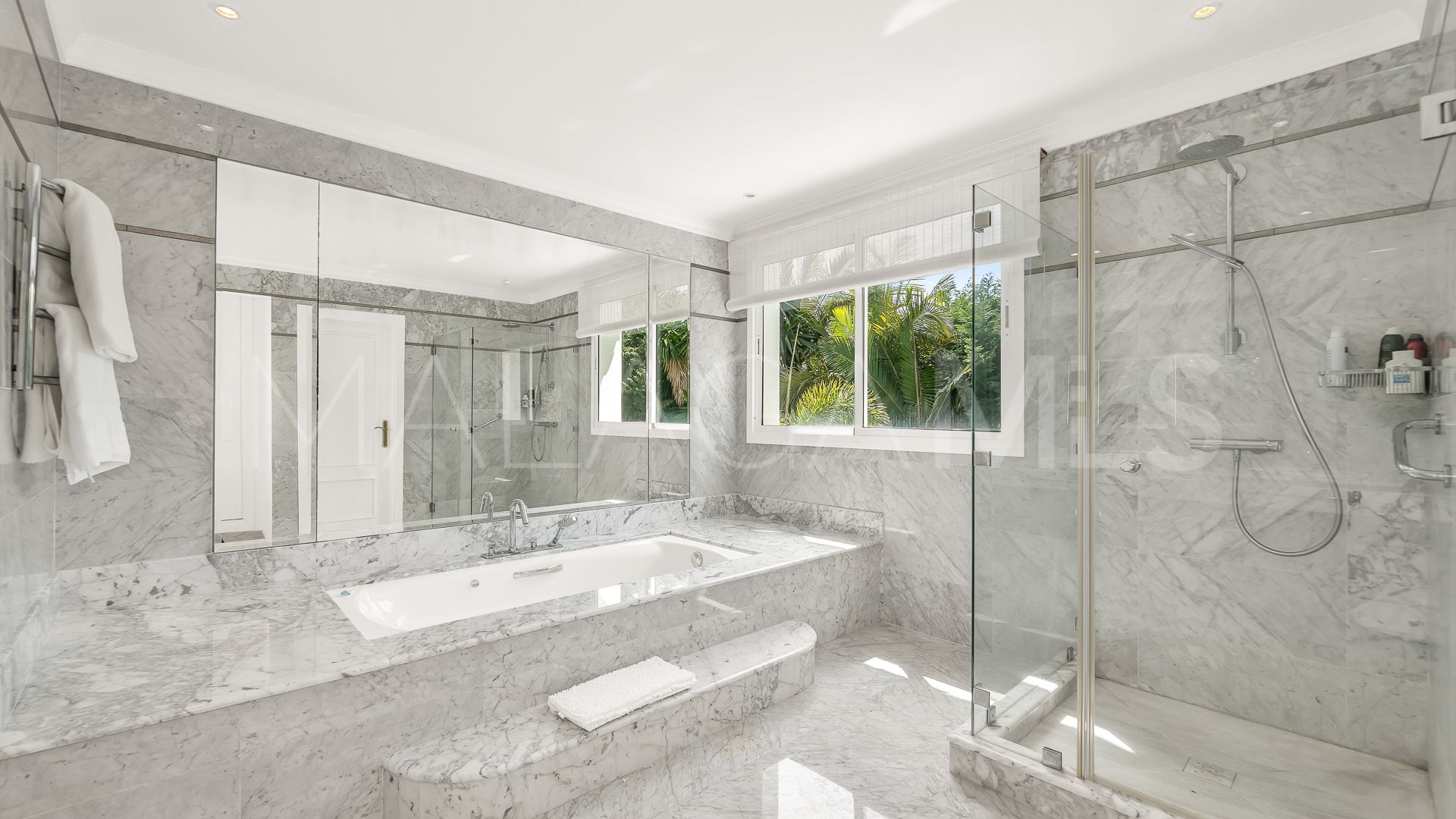 Villa de 5 bedrooms a la venta in Los Monteros