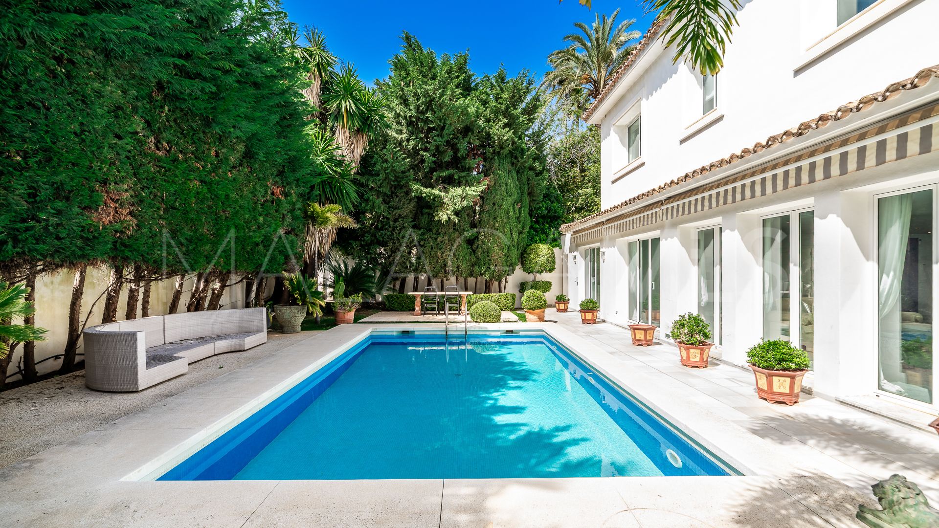 Villa de 5 bedrooms a la venta in Los Monteros