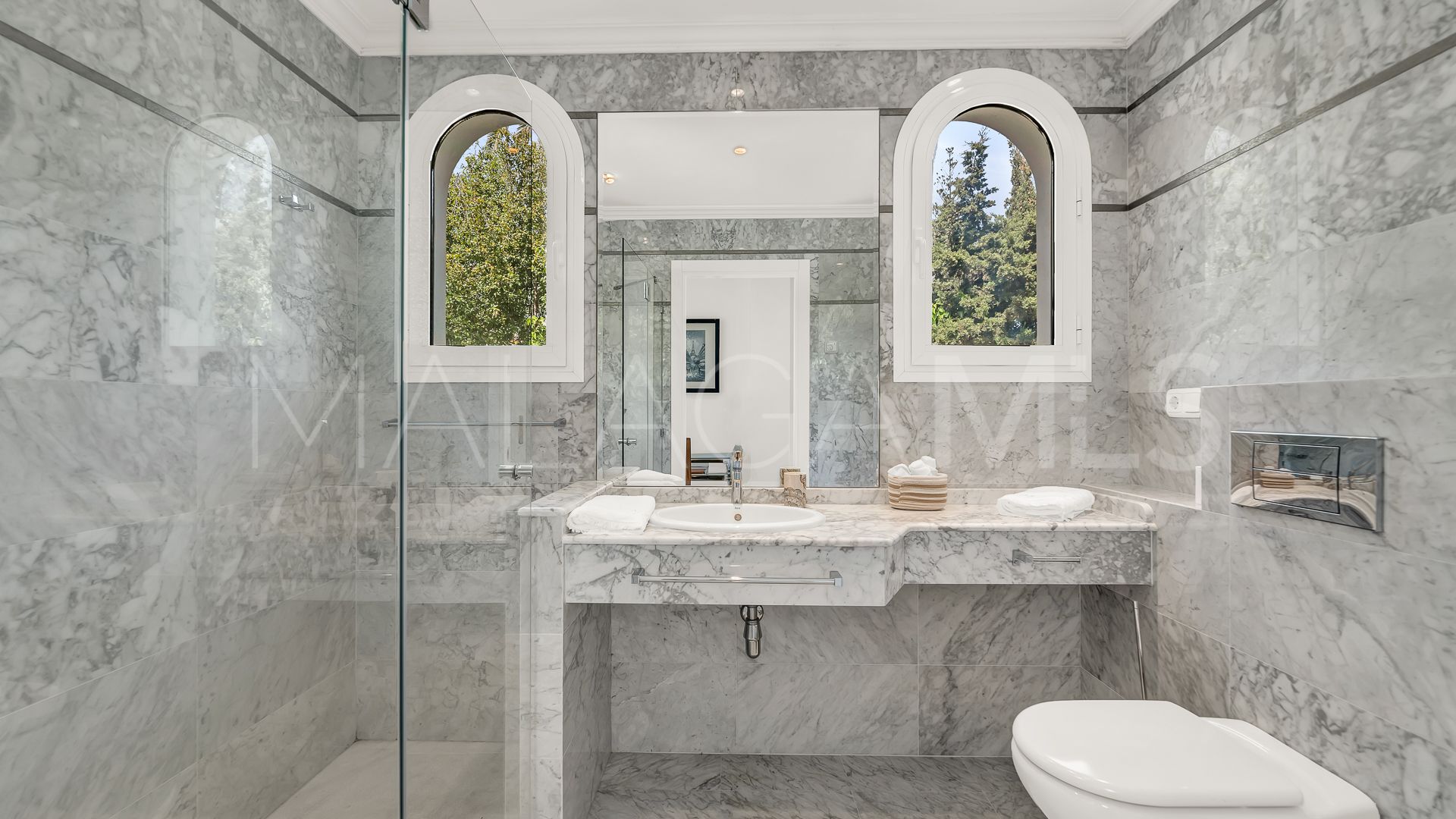 Villa de 5 bedrooms a la venta in Los Monteros