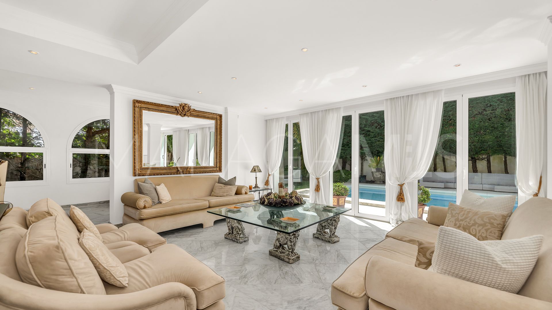 Villa de 5 bedrooms a la venta in Los Monteros