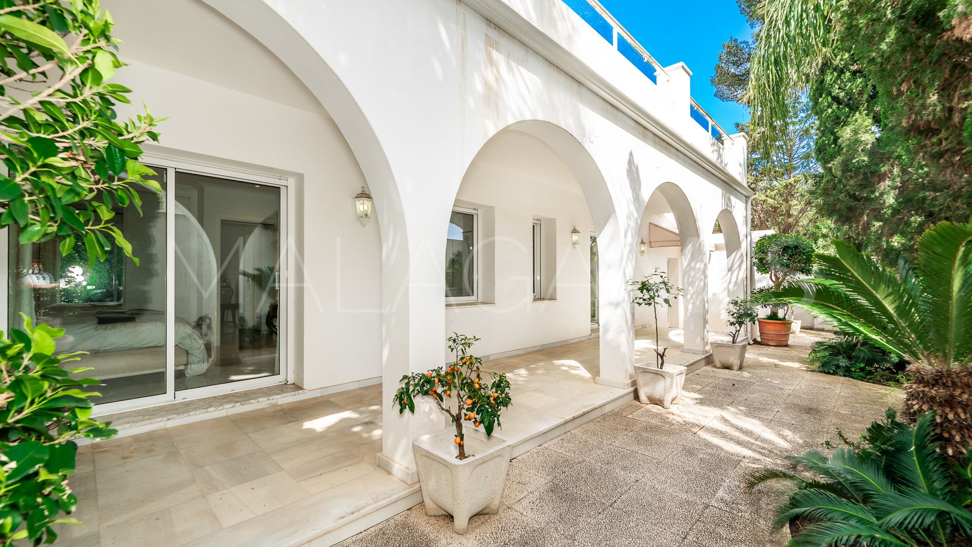 Villa de 5 bedrooms a la venta in Los Monteros