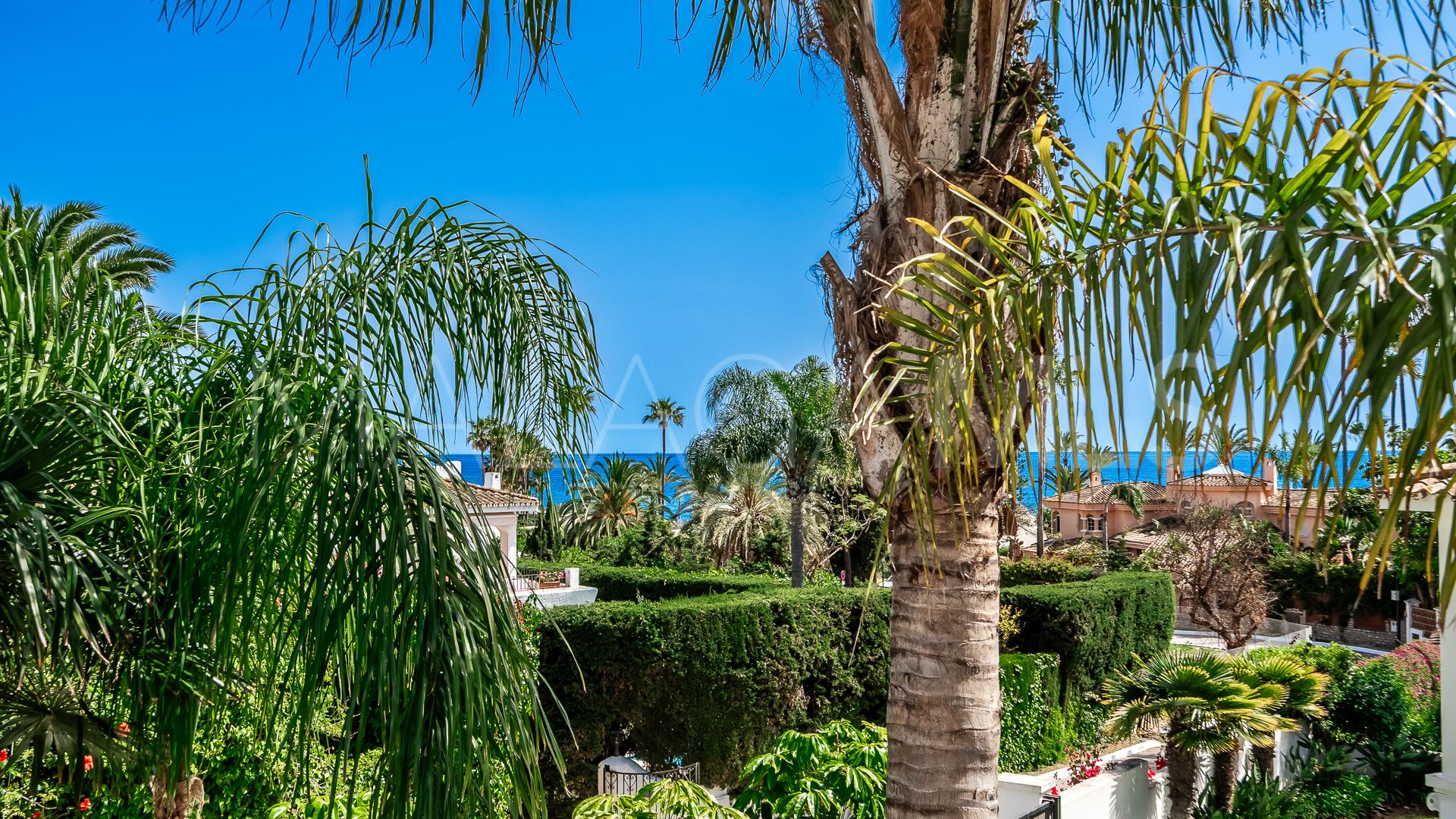 Villa de 5 bedrooms a la venta in Los Monteros