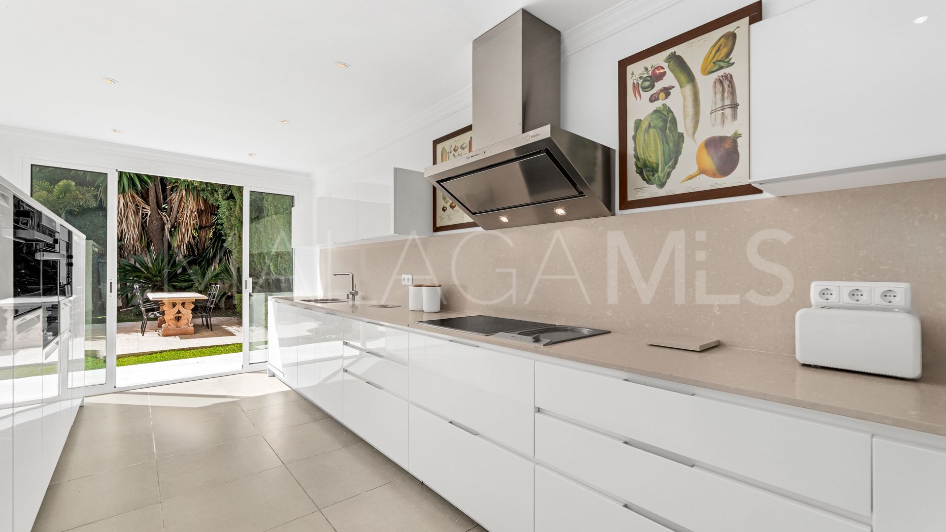 Villa de 5 bedrooms a la venta in Los Monteros