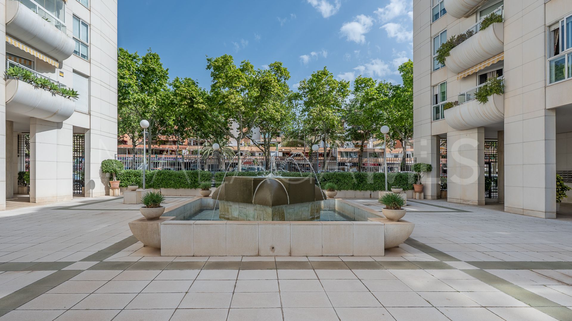 Buy apartamento de 4 bedrooms in Beach Side Golden Mile