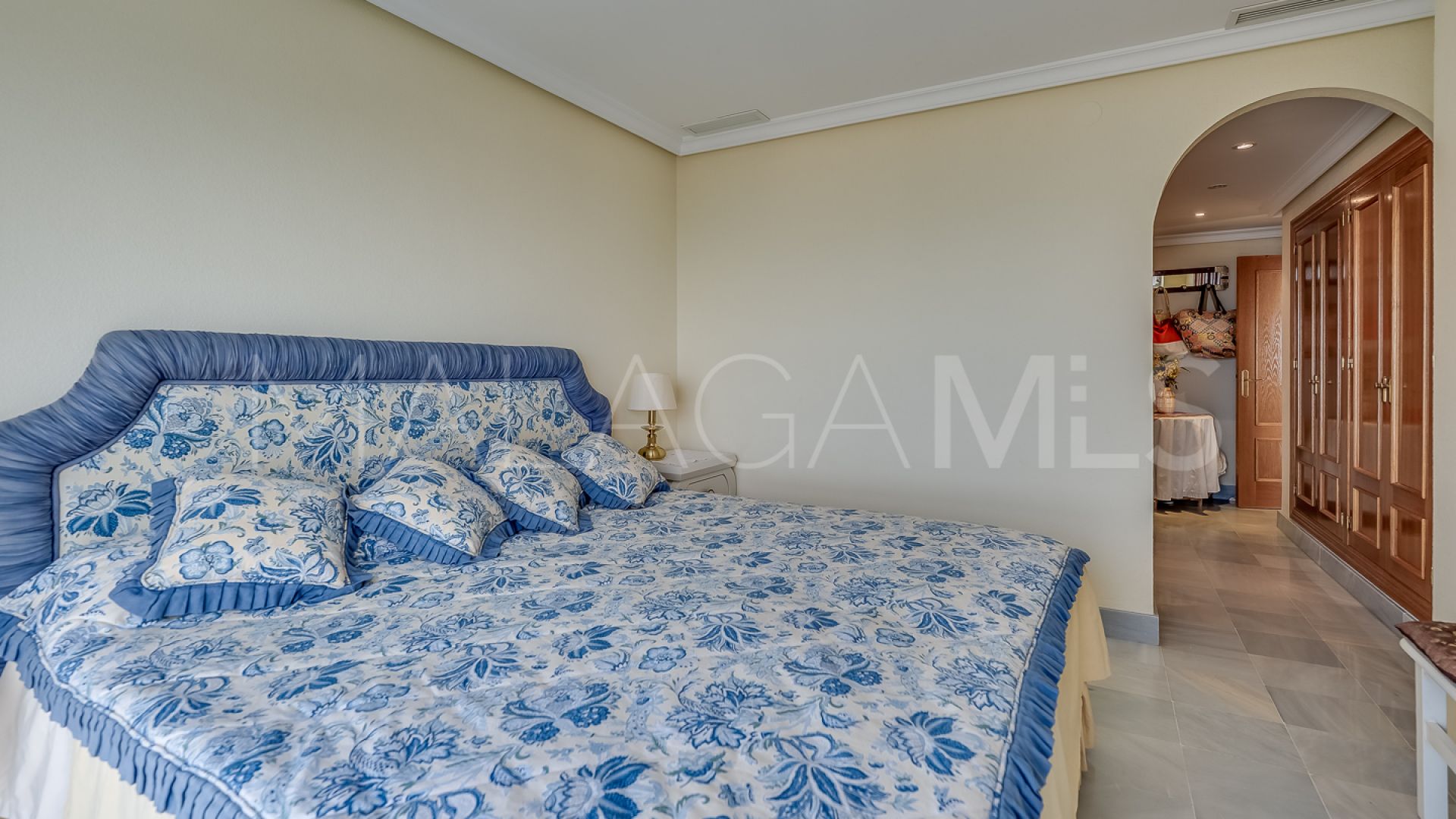 Buy apartamento de 4 bedrooms in Beach Side Golden Mile