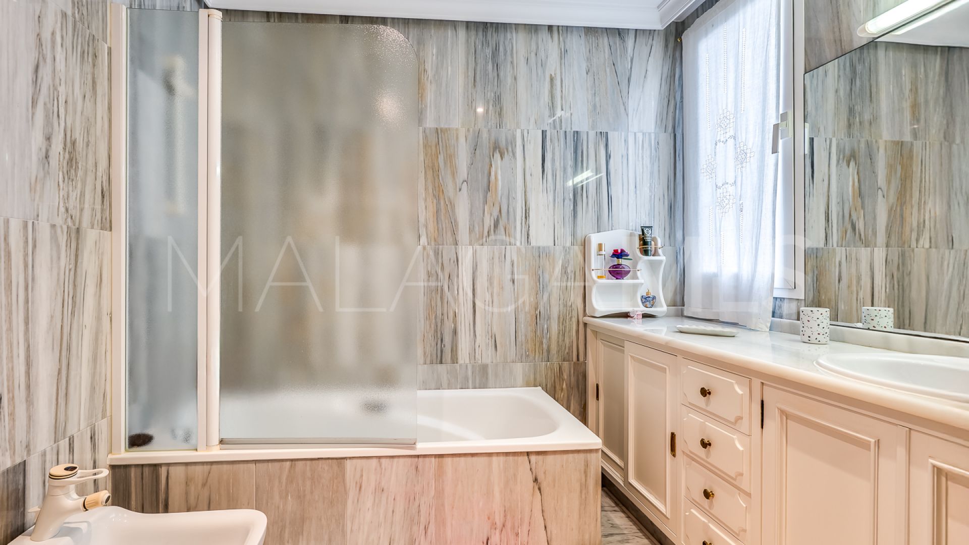 Buy apartamento de 4 bedrooms in Beach Side Golden Mile