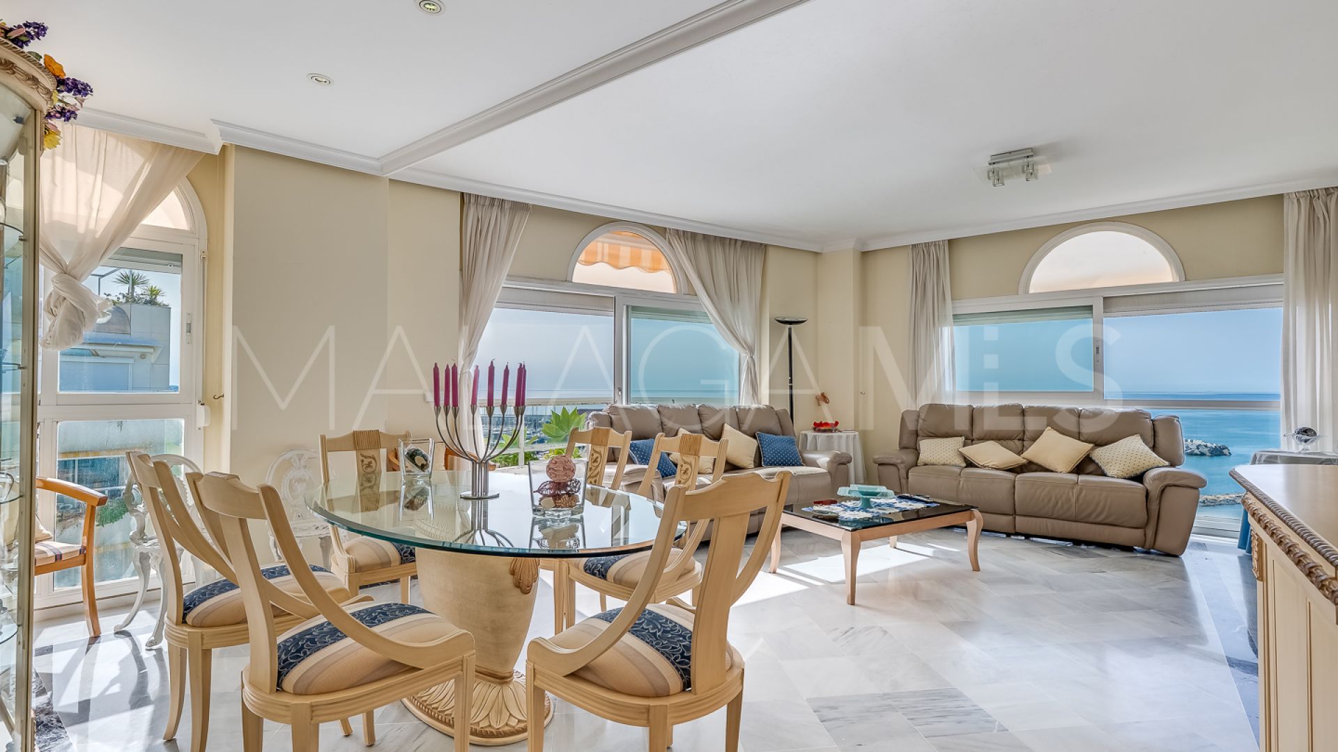 Buy apartamento de 4 bedrooms in Beach Side Golden Mile