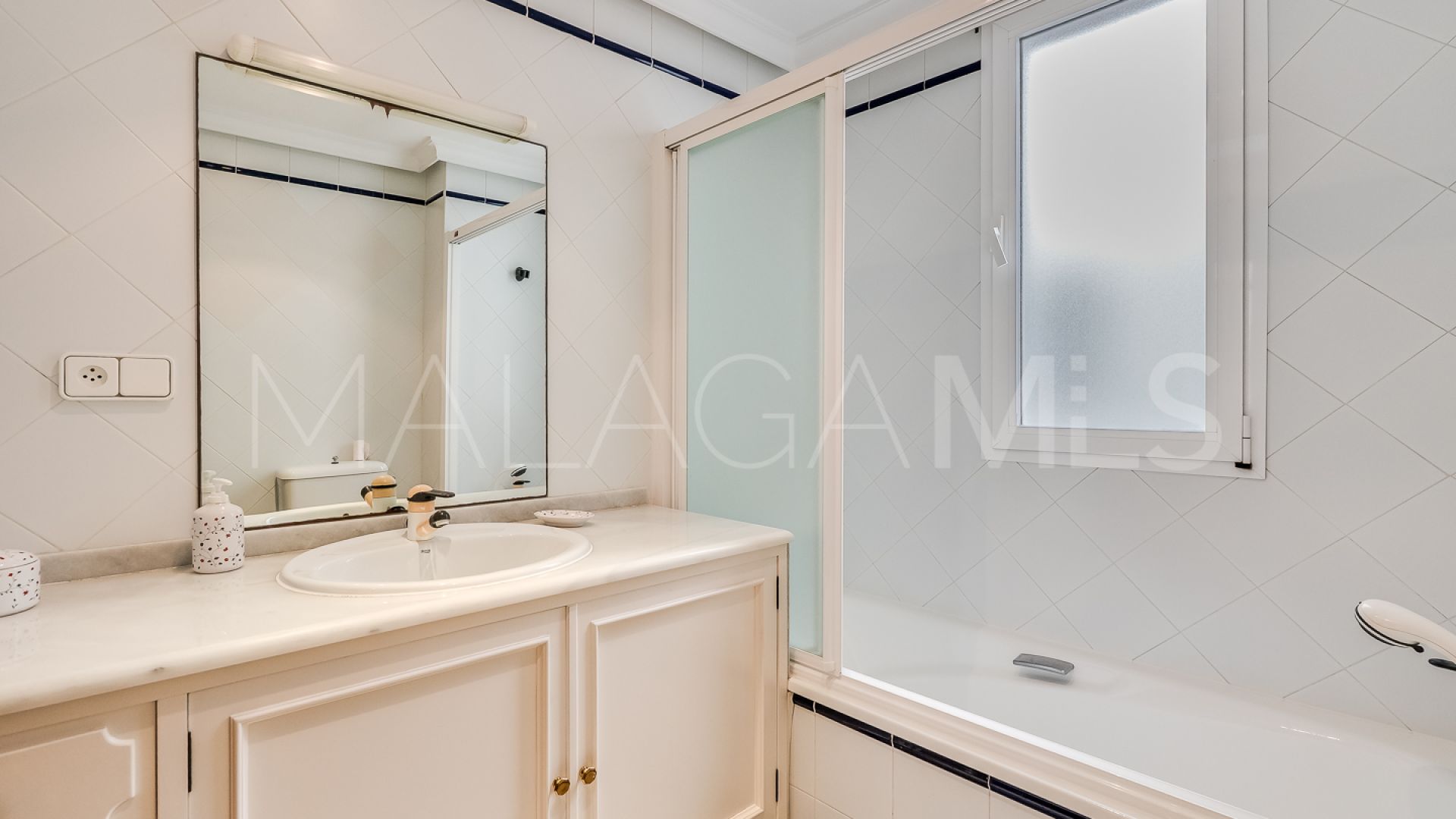 Buy apartamento de 4 bedrooms in Beach Side Golden Mile