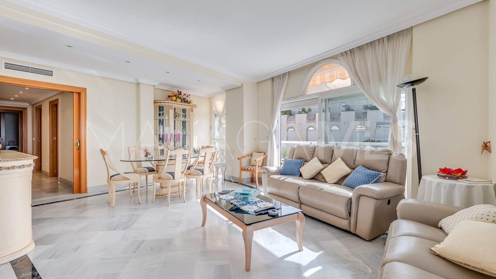 Buy apartamento de 4 bedrooms in Beach Side Golden Mile