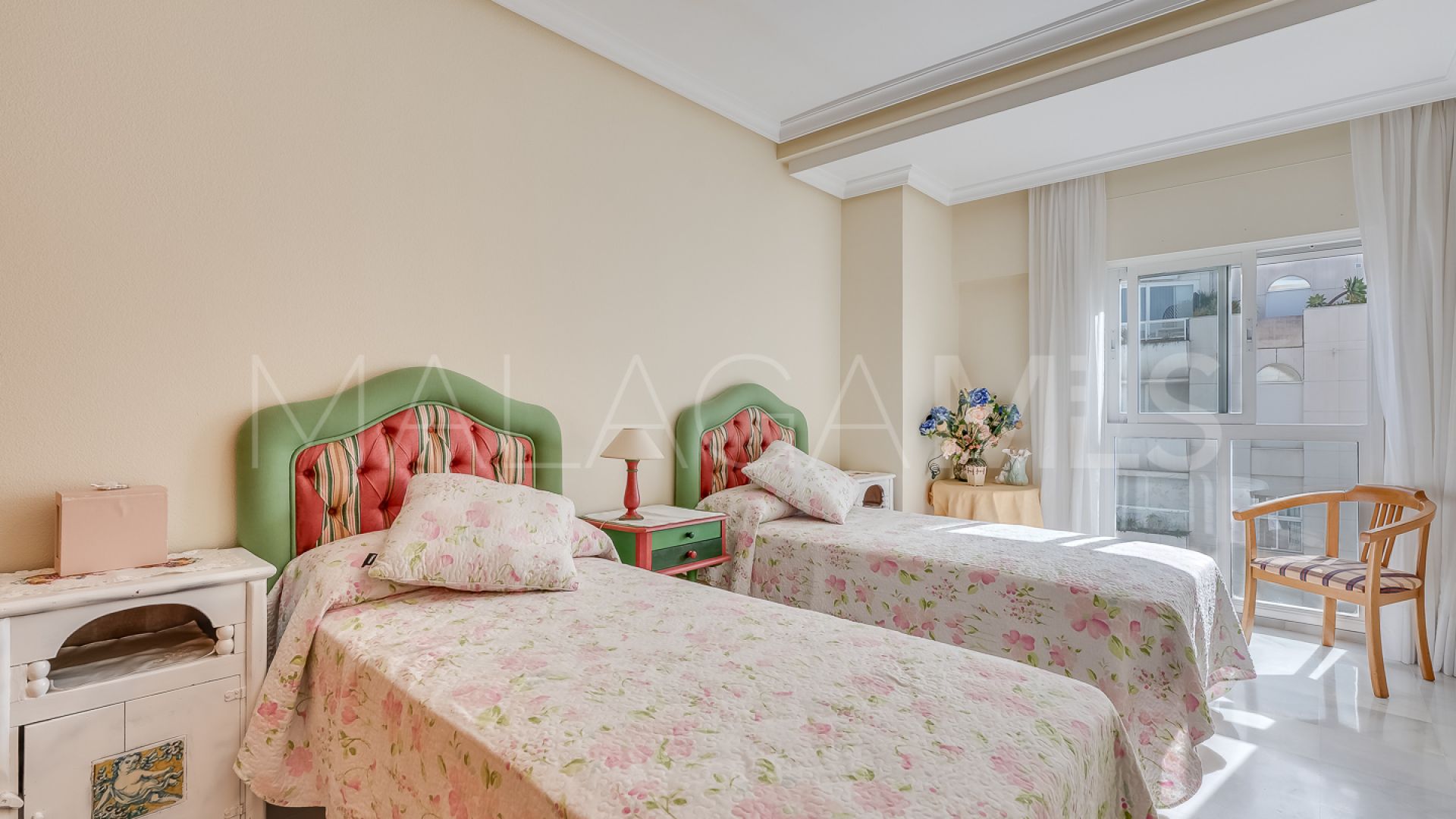 Buy apartamento de 4 bedrooms in Beach Side Golden Mile