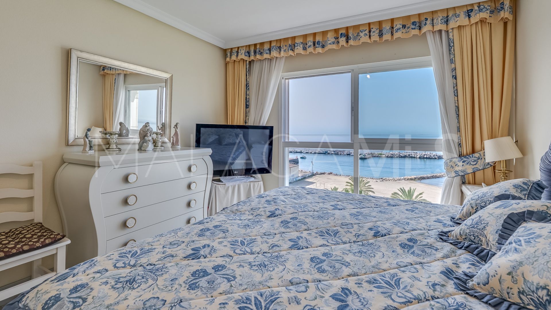 Buy apartamento de 4 bedrooms in Beach Side Golden Mile