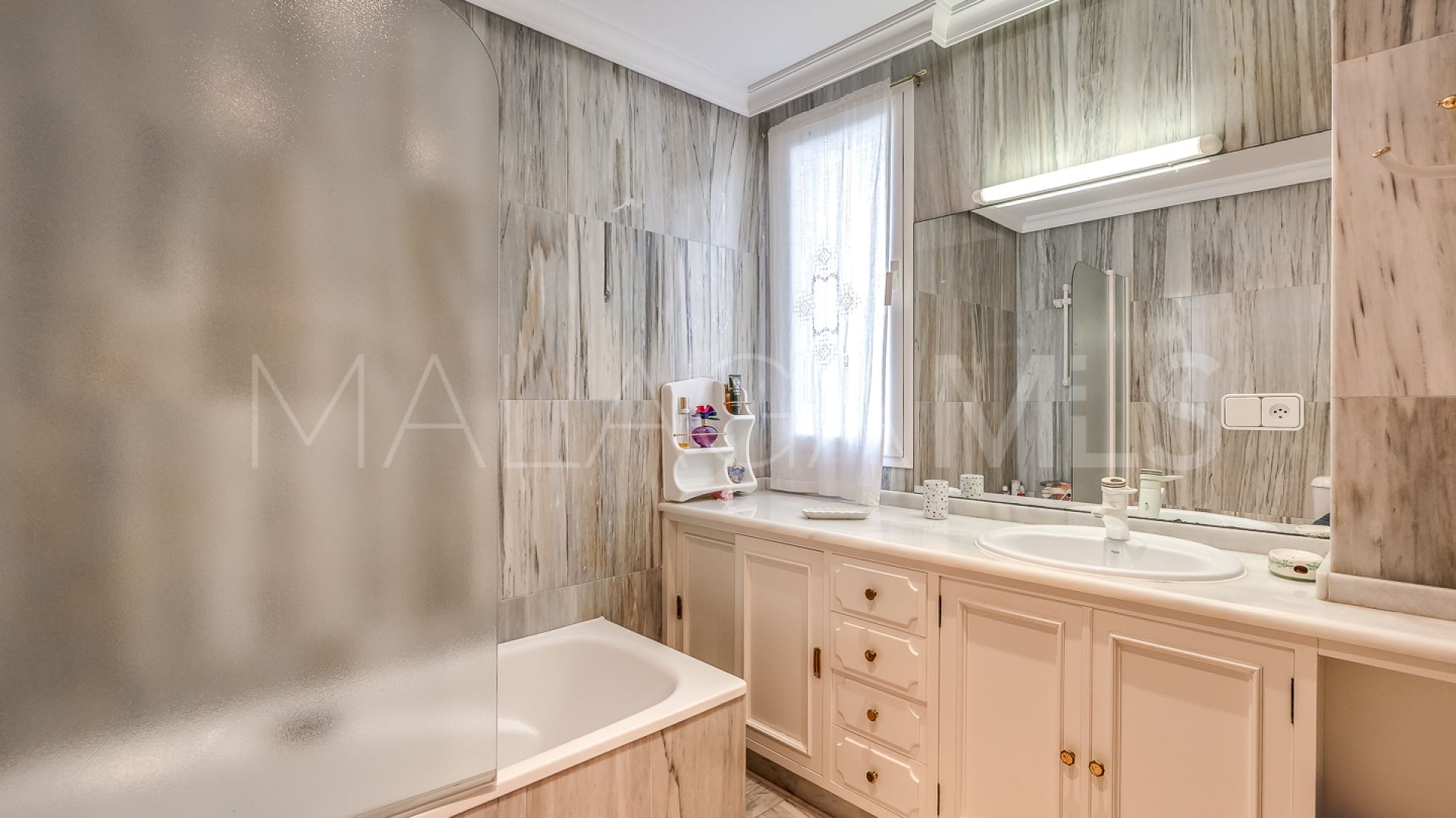 Buy apartamento de 4 bedrooms in Beach Side Golden Mile