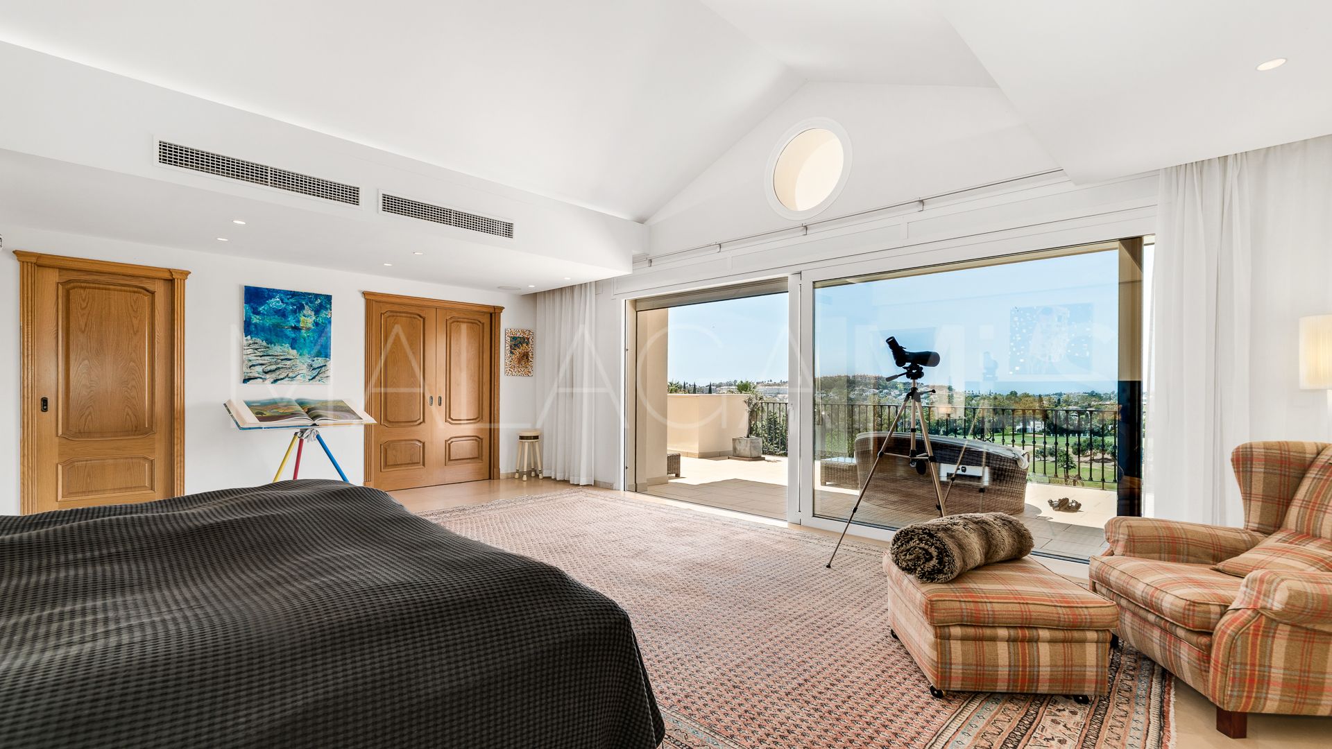 Villa for sale in Nueva Andalucia