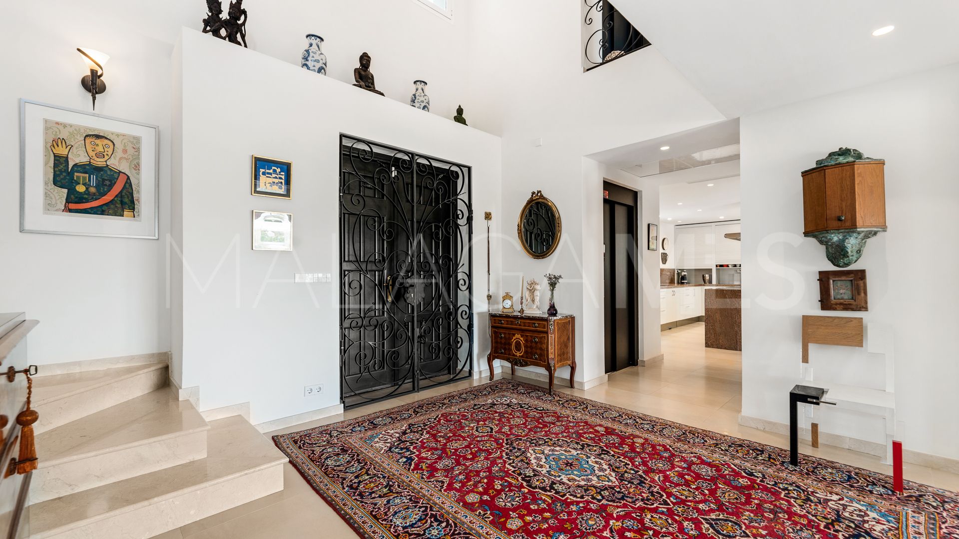 Villa for sale in Nueva Andalucia