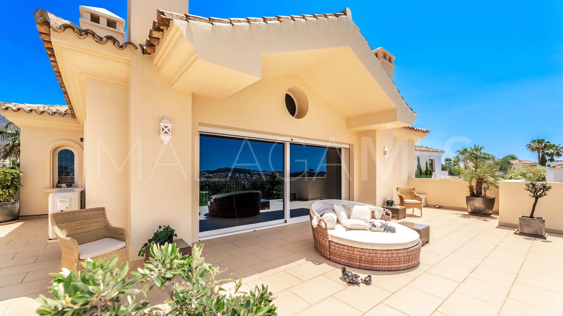 Villa for sale in Nueva Andalucia