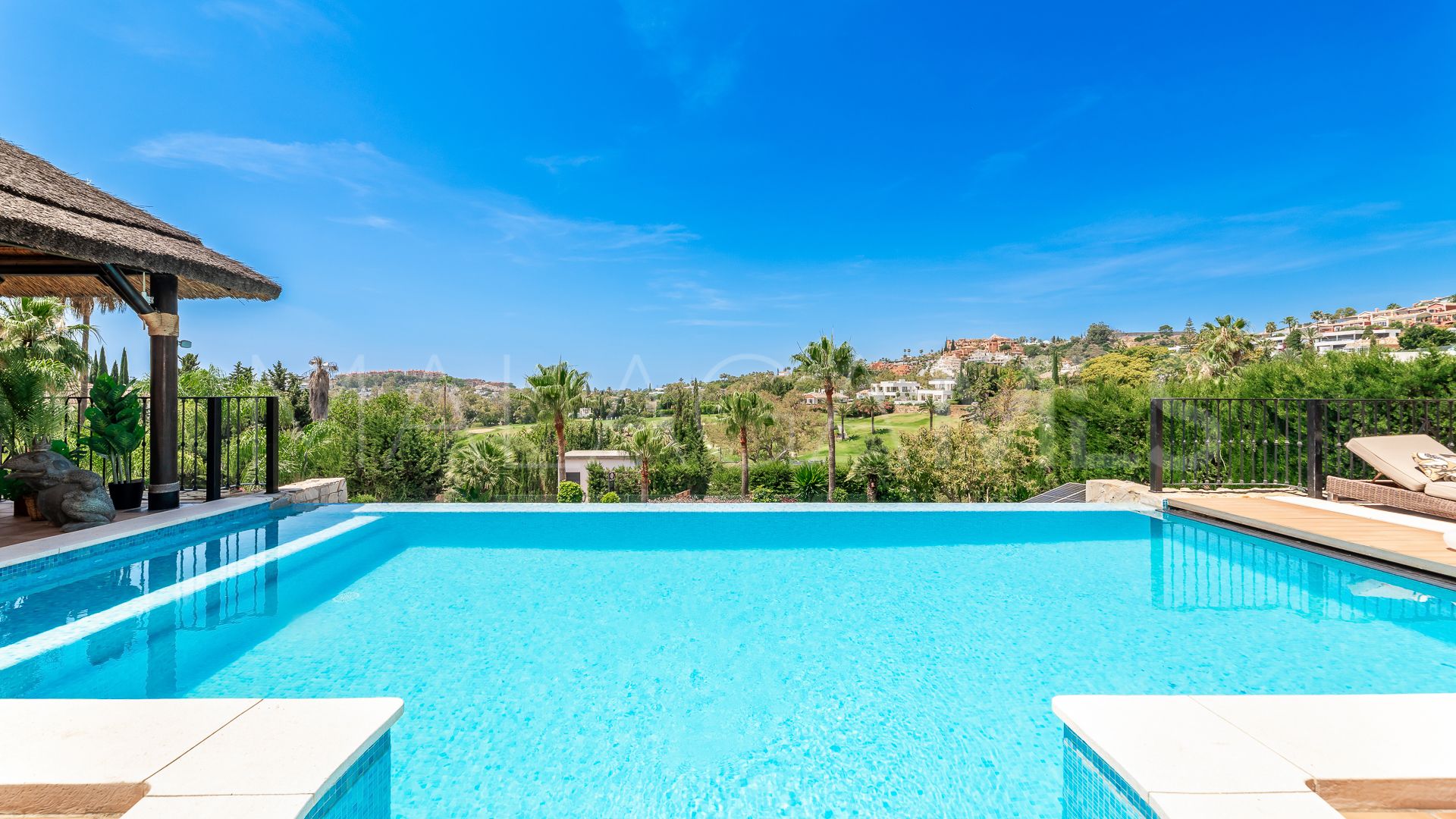 Villa for sale in Nueva Andalucia
