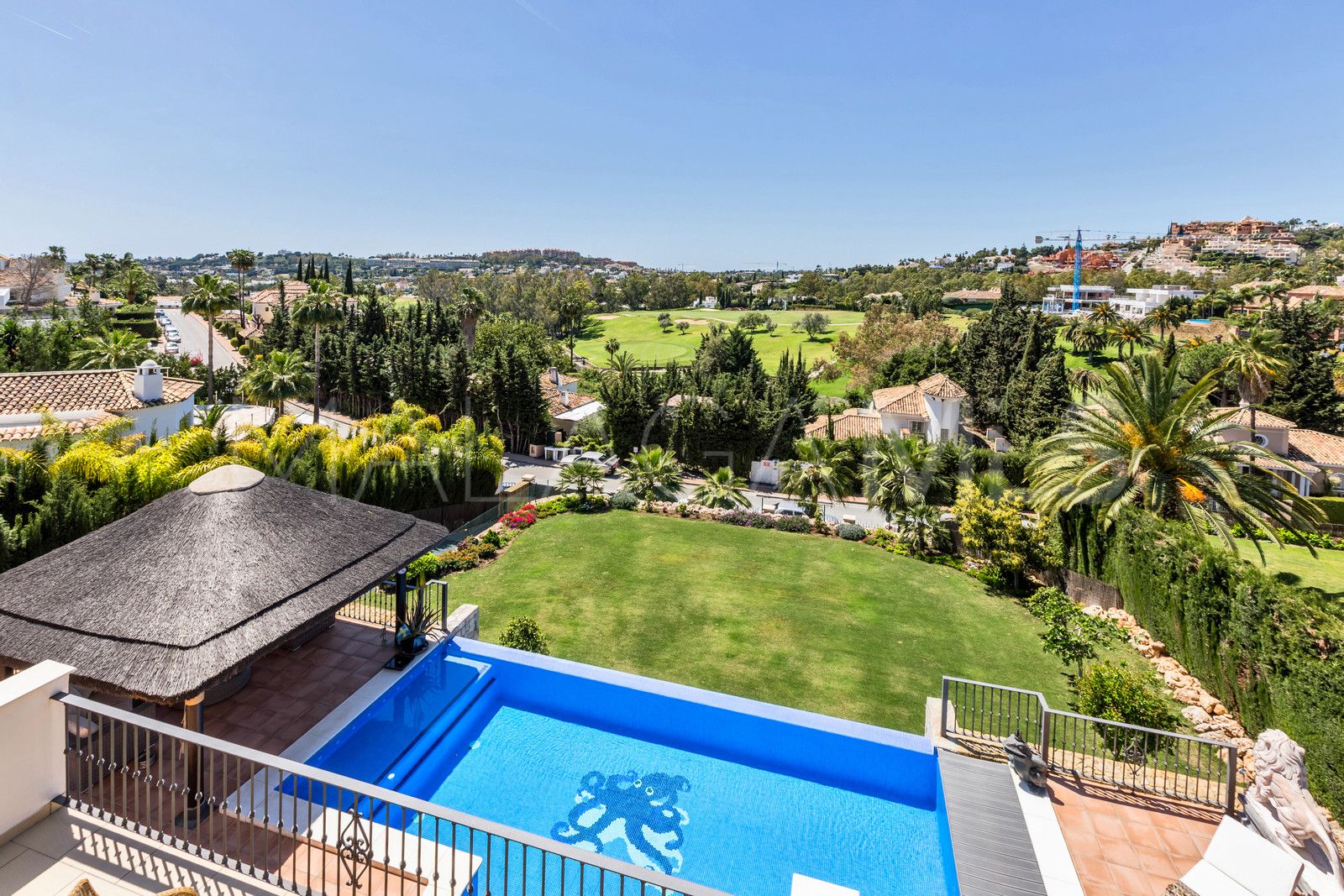 Villa for sale in Nueva Andalucia