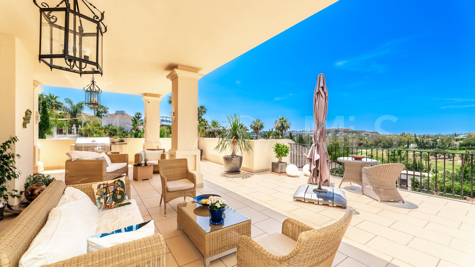 Villa for sale in Nueva Andalucia