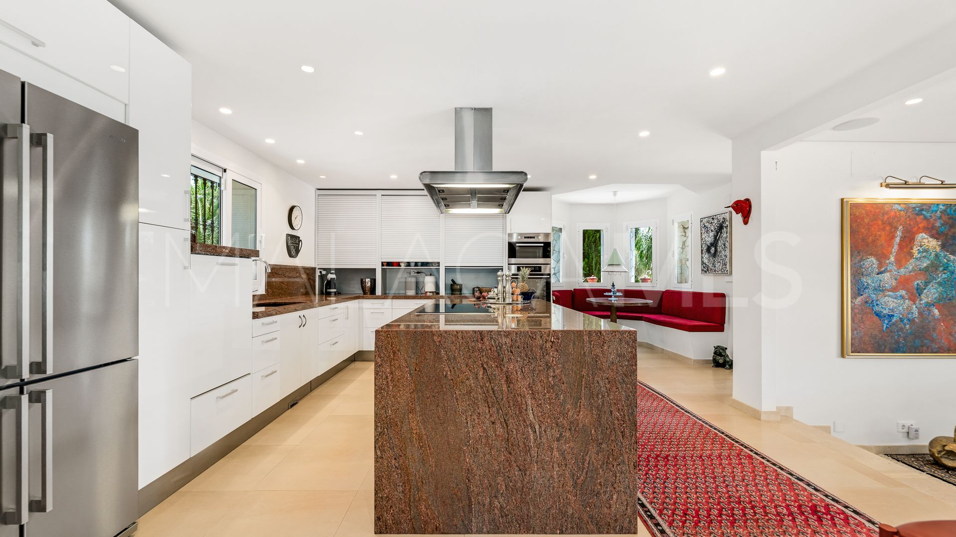 Villa for sale in Nueva Andalucia