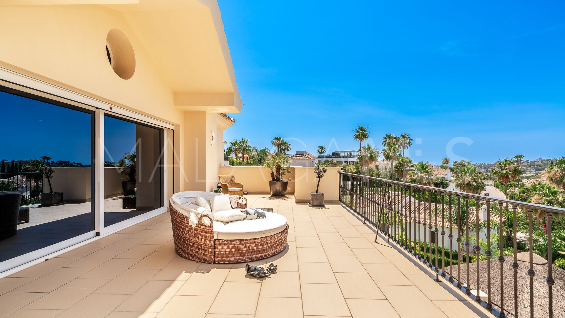 Villa for sale in Nueva Andalucia