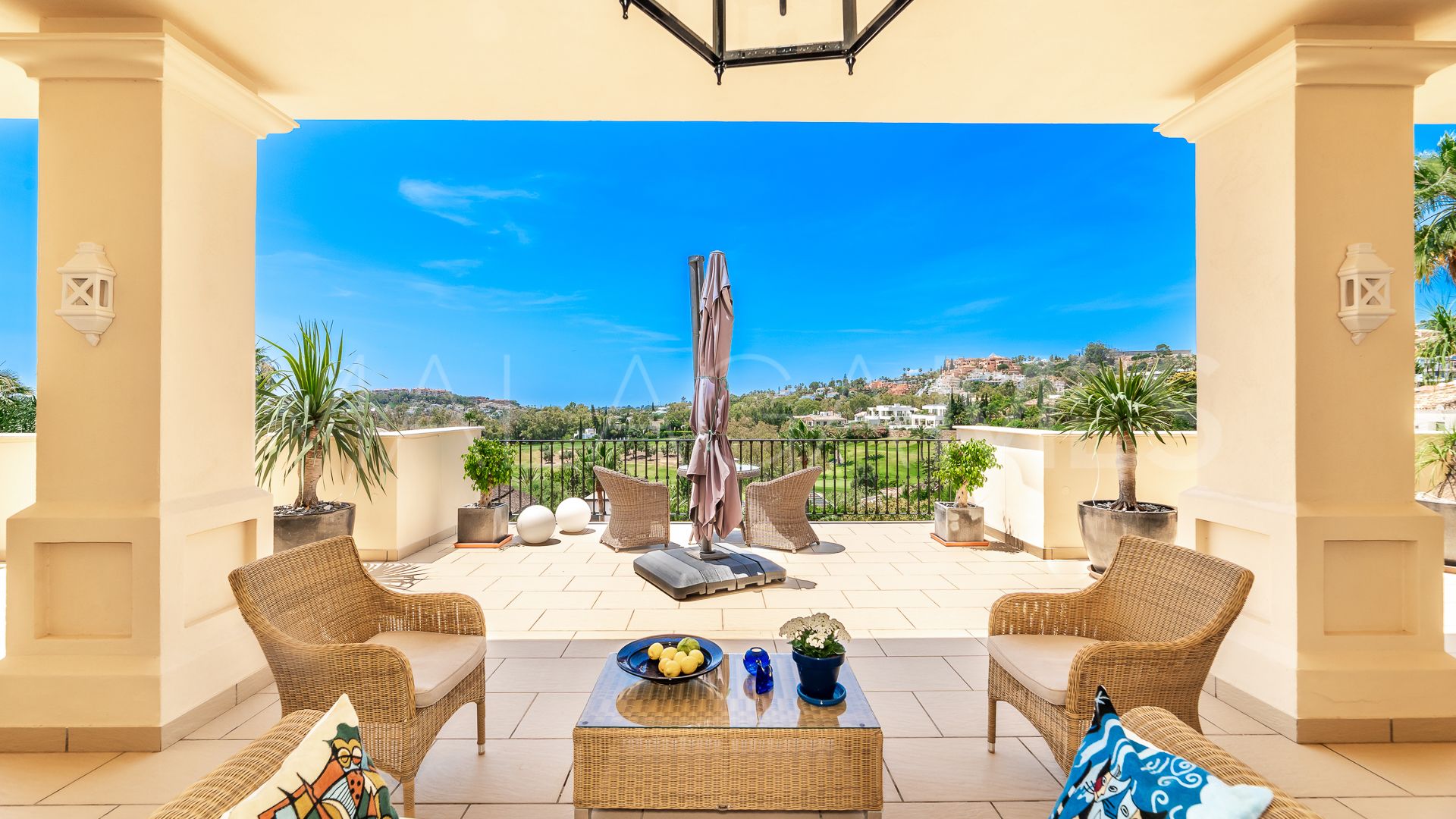 Villa for sale in Nueva Andalucia