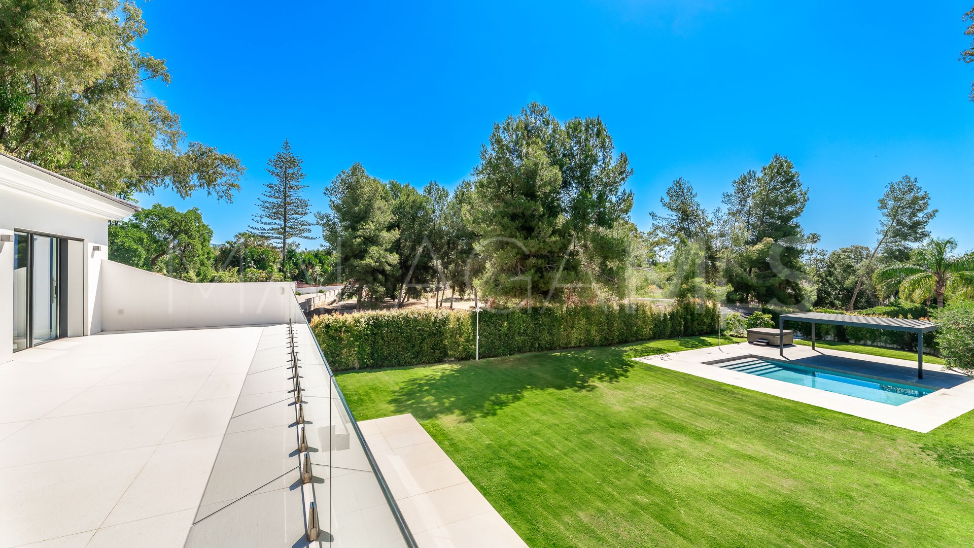 Villa for sale in Guadalmina Baja