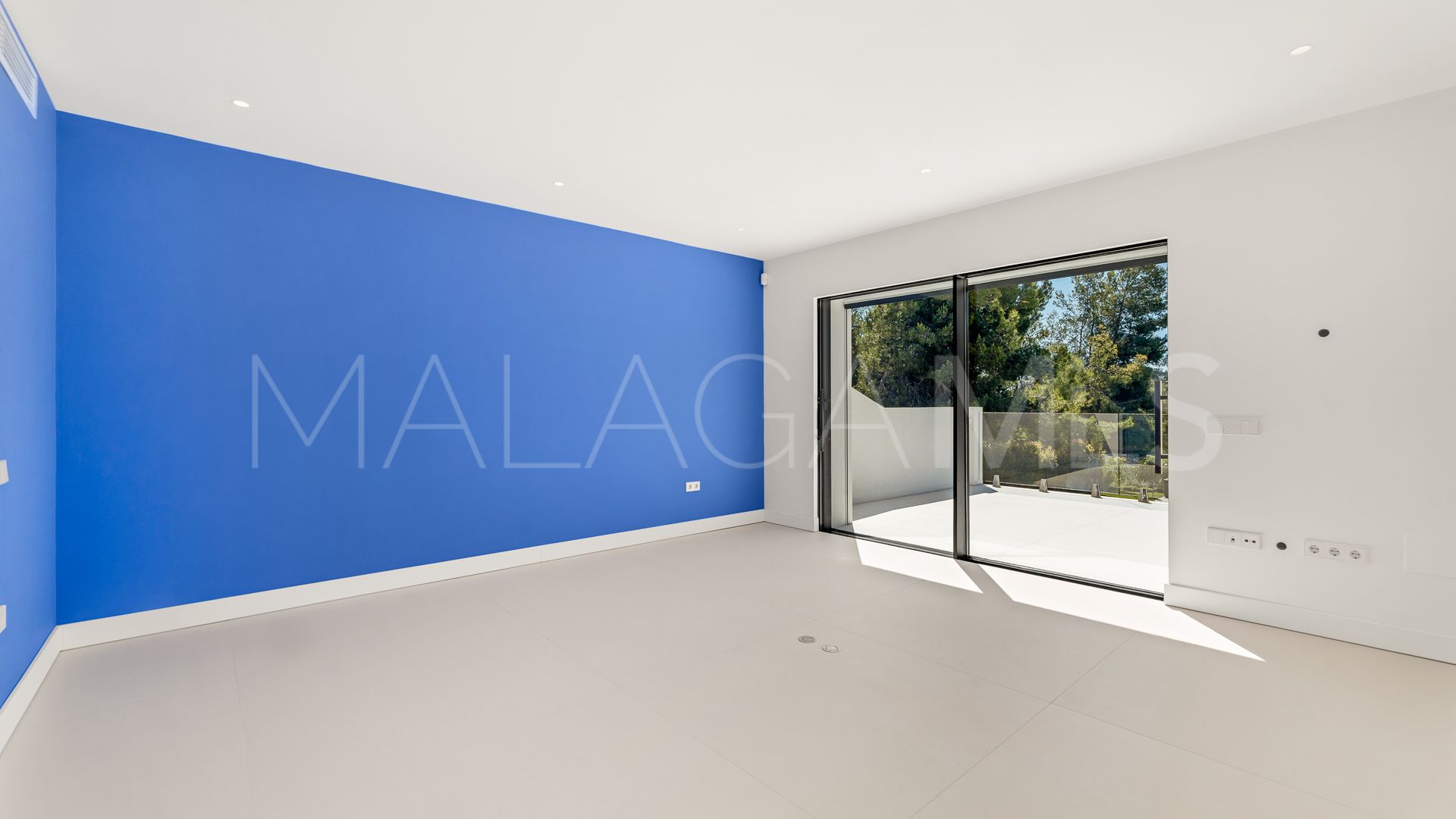 Villa for sale in Guadalmina Baja