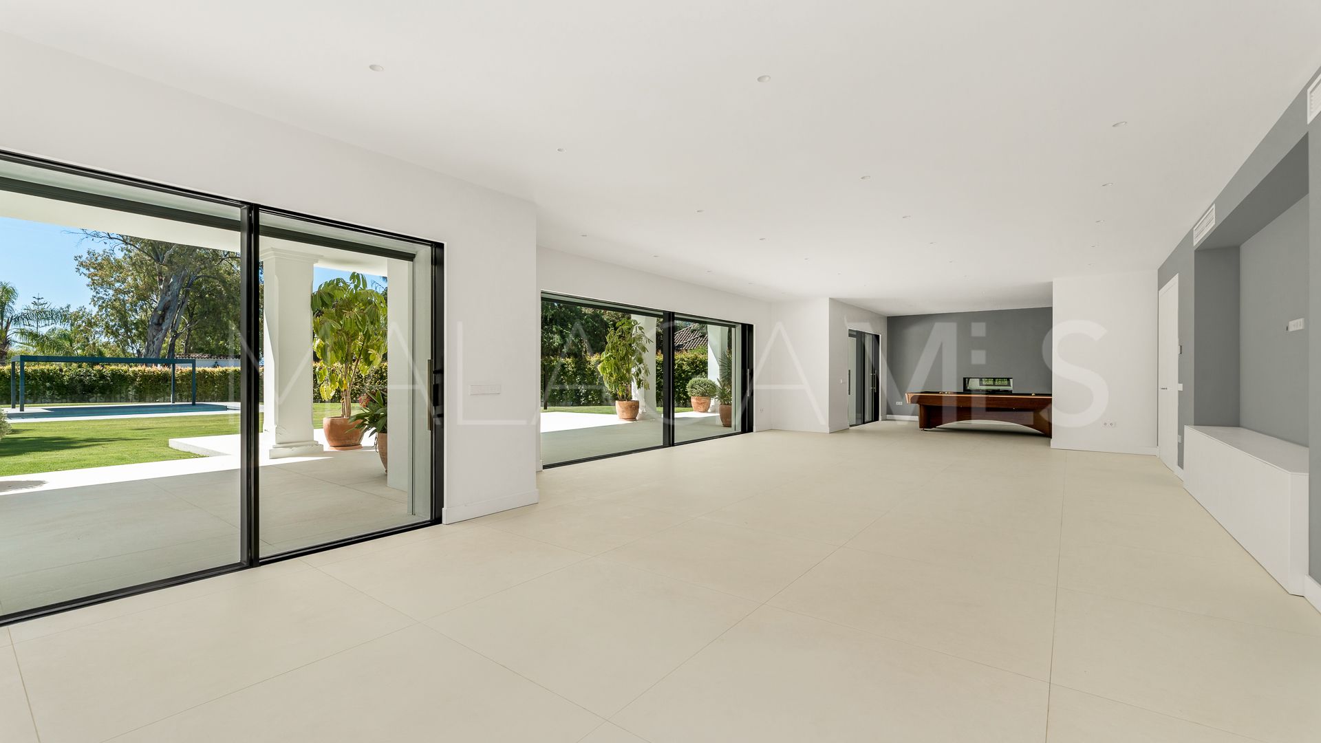 Villa for sale in Guadalmina Baja