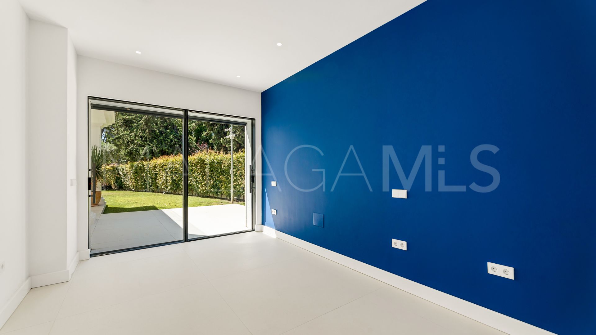 Villa for sale in Guadalmina Baja