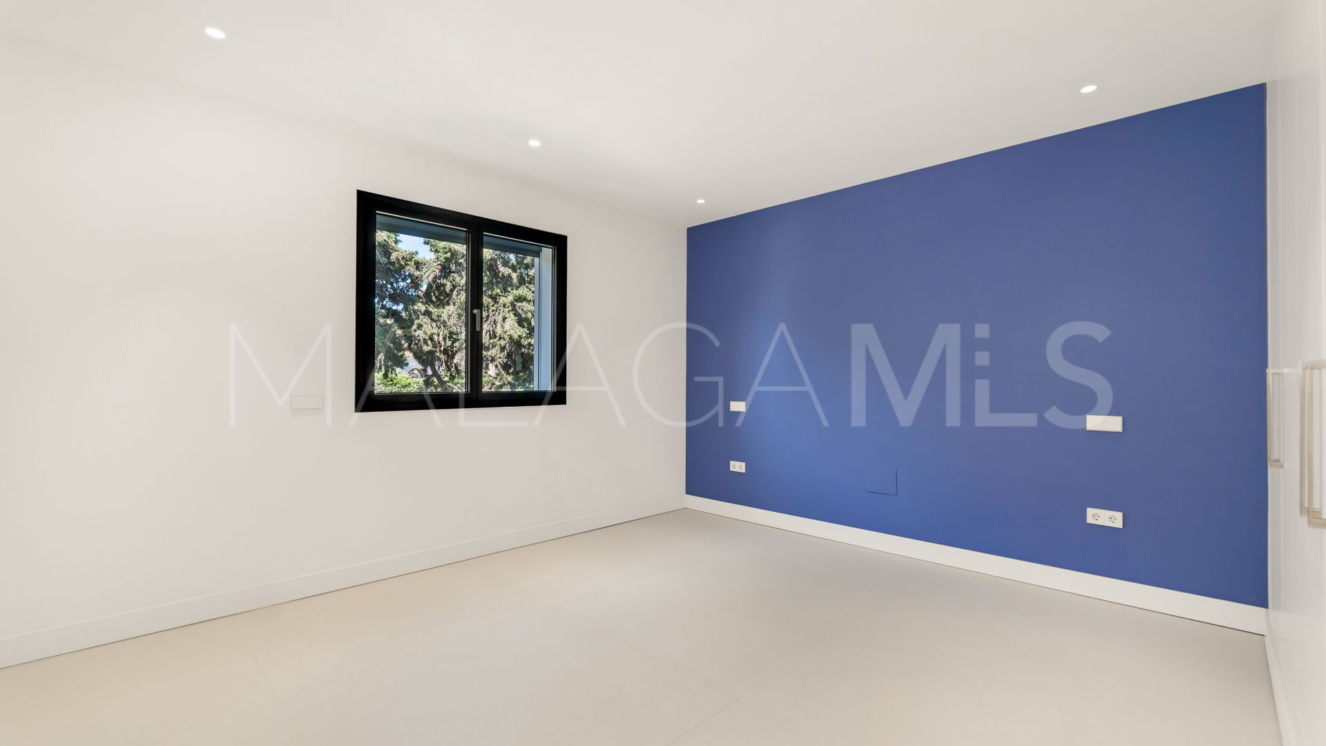 Villa for sale in Guadalmina Baja