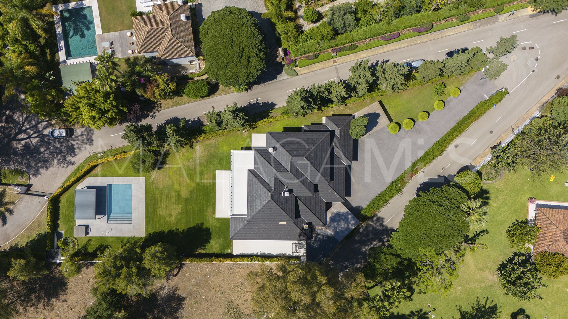 Villa for sale in Guadalmina Baja